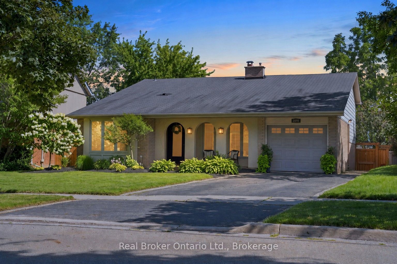 2086 Cavendish Drive, Burlington, ON L7P 1Z1