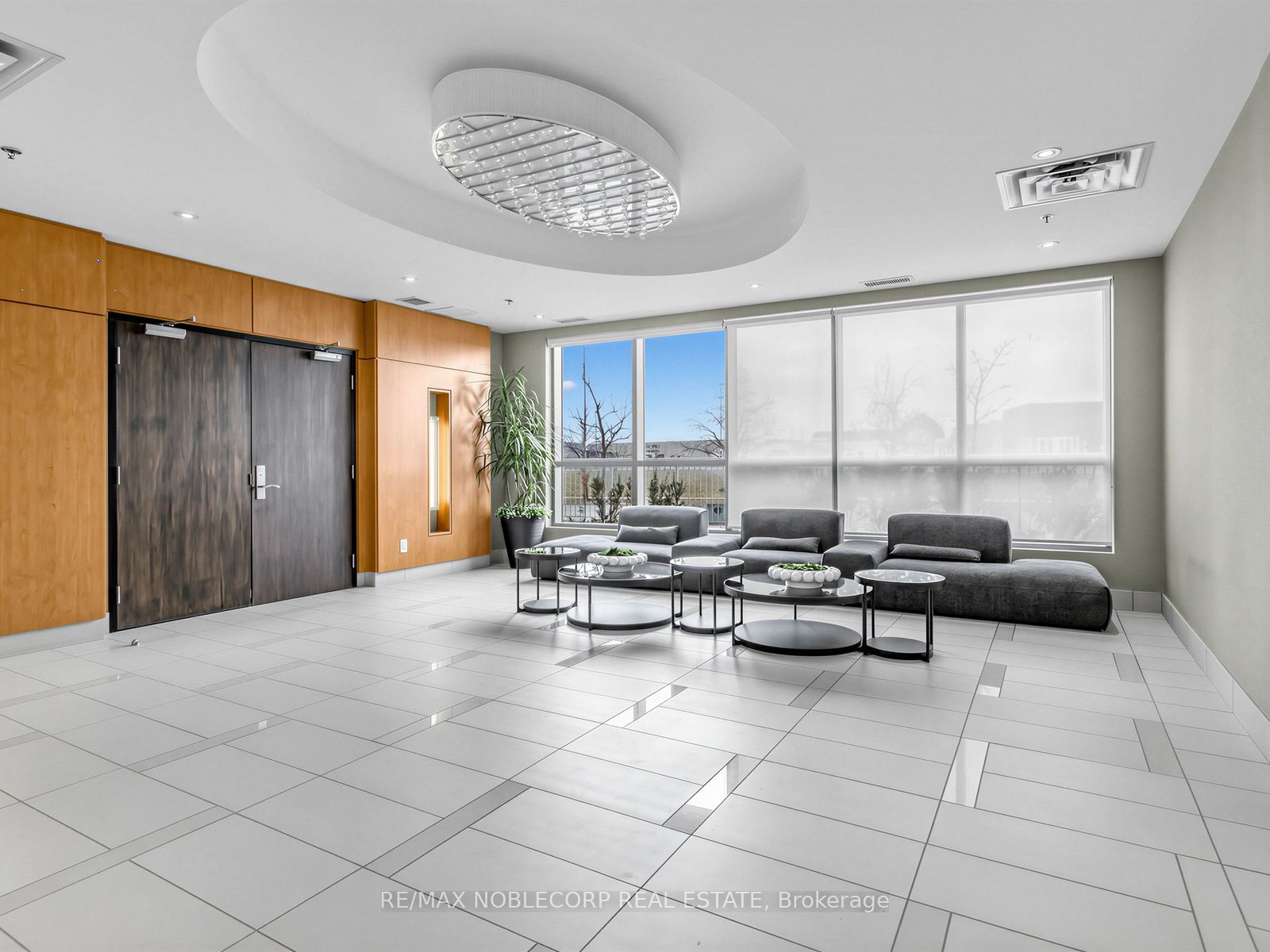 840 QUEENS PLATE Drive 1705, Toronto, ON M9W 0E7 photo 2