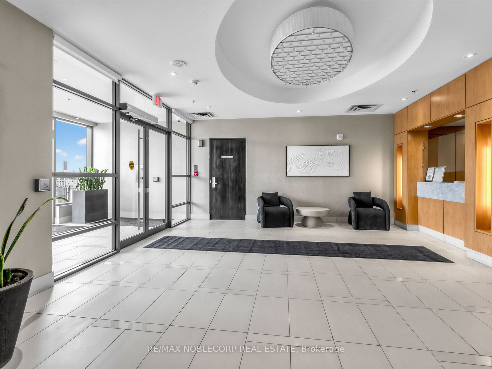840 QUEENS PLATE Drive 1705, Toronto, ON M9W 0E7 photo 3