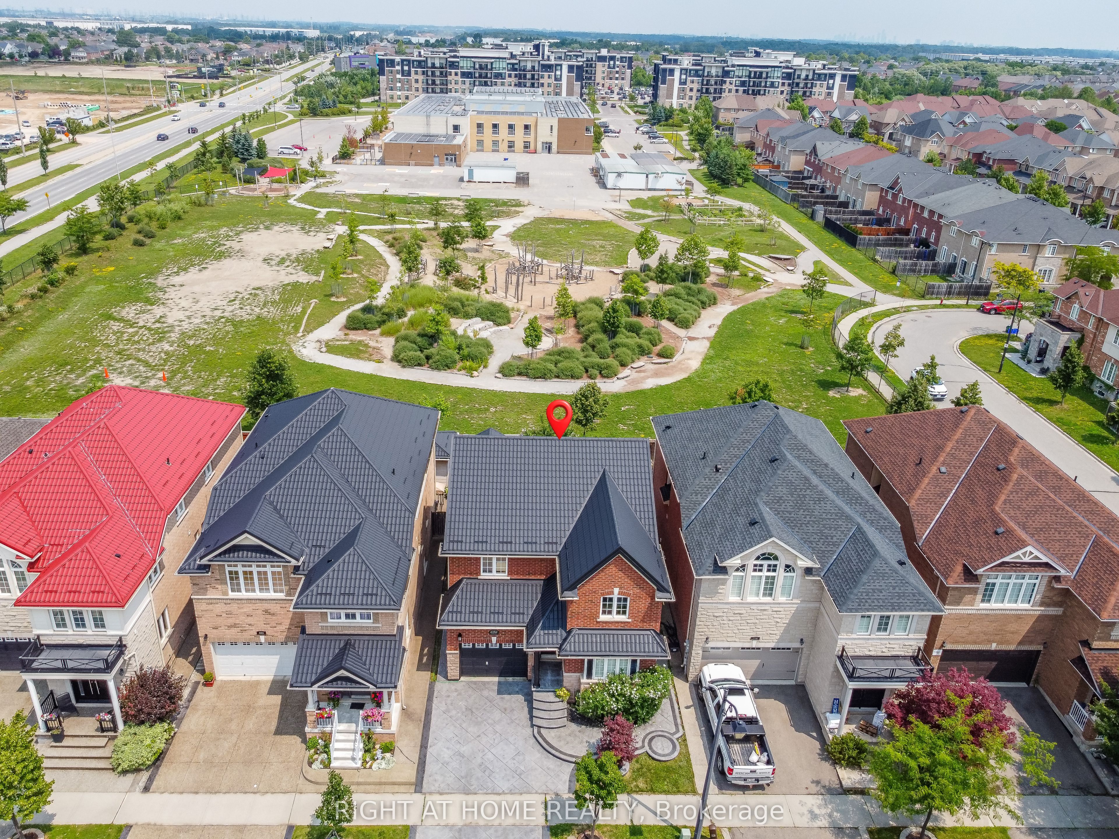 696 Caldwell Crescent, Milton, ON L9T 0H6 photo 2