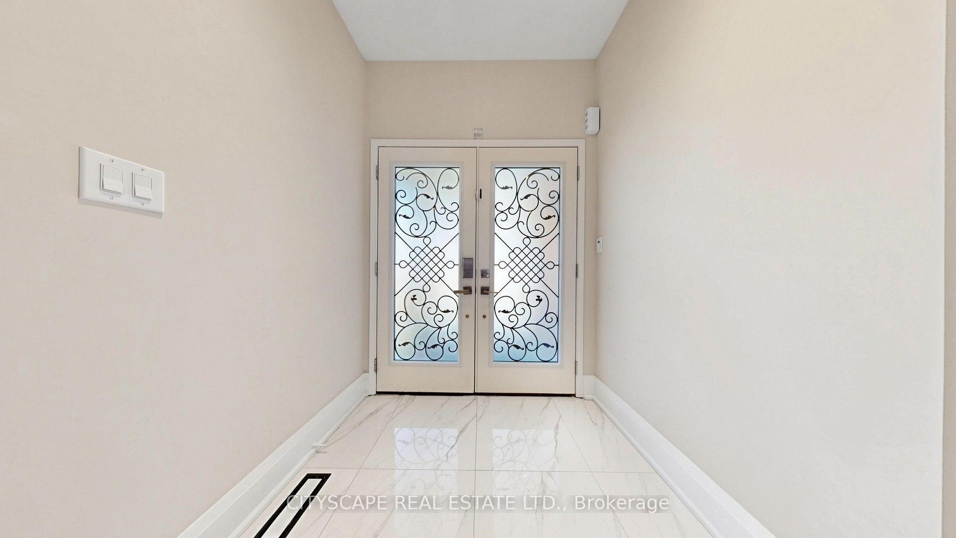 769 White Clover Way, Mississauga, ON L5V 0C2 photo 2