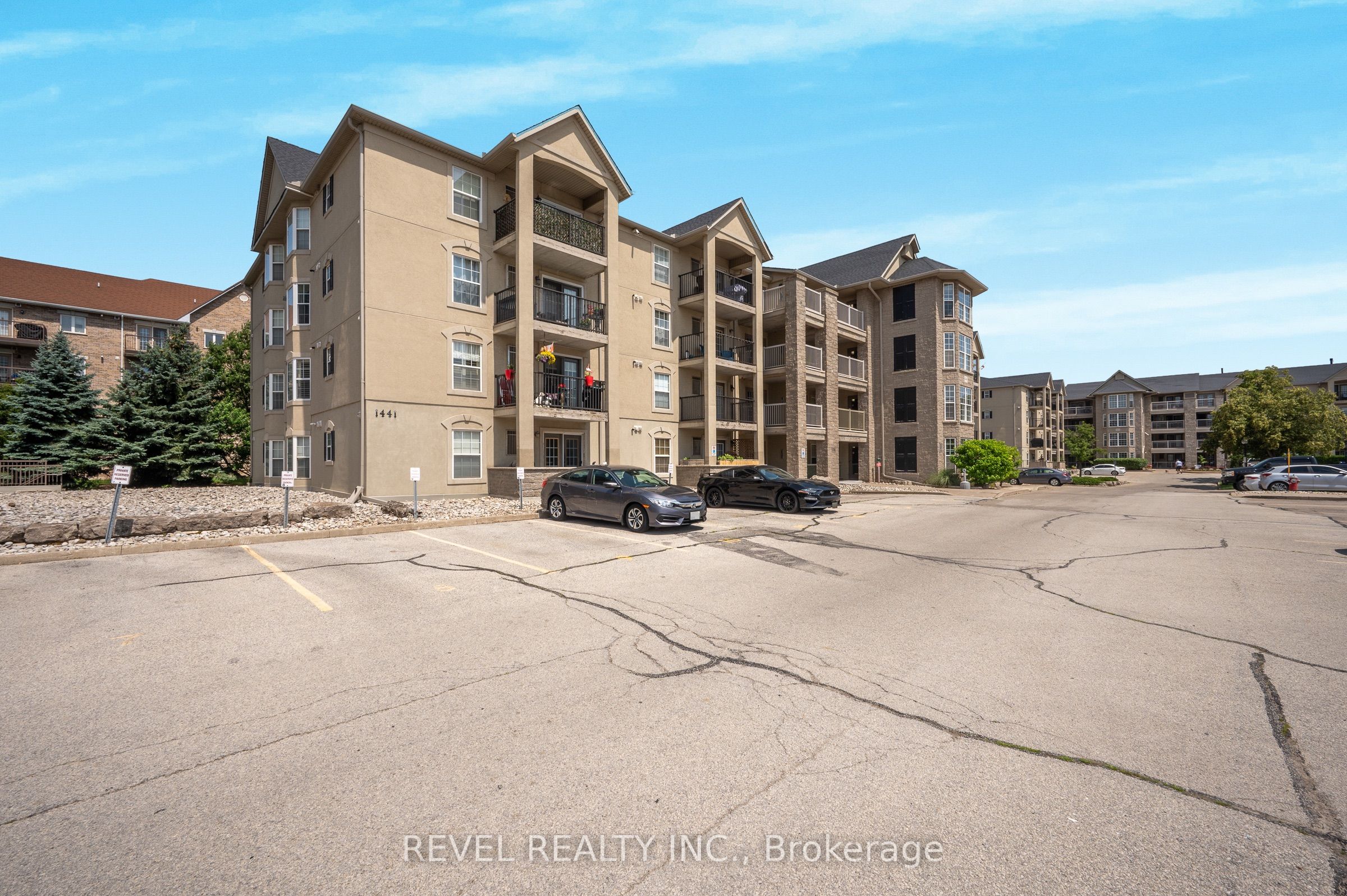 1441 Walkers Line 105, Burlington, ON L7M 4P2 photo 3