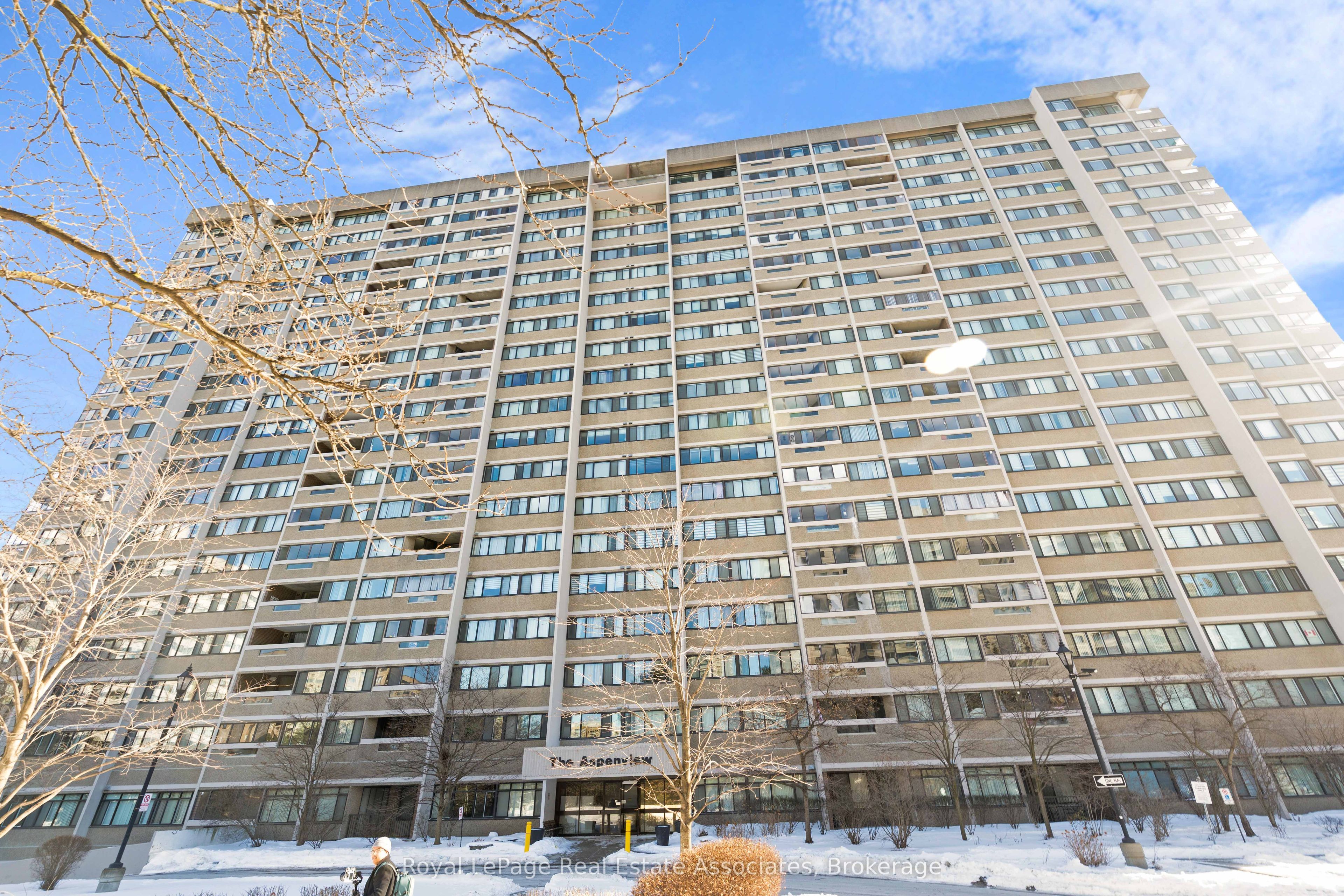 50 Elm Drive E 912, Mississauga, ON L5A 3X2 photo 2