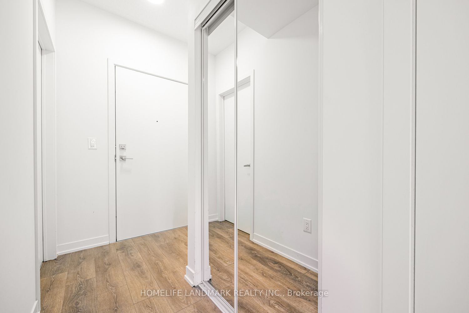 120 Canon Jackson Drive 201, Toronto, ON M6M 0B8 photo 2