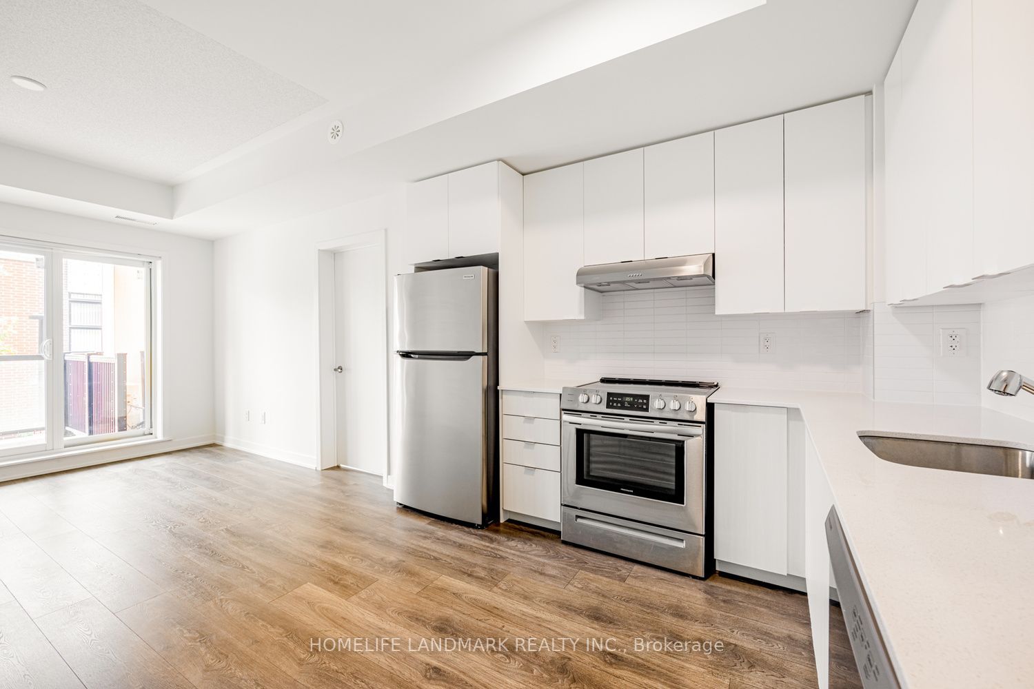 120 Canon Jackson Drive 201, Toronto, ON M6M 0B8 photo 3