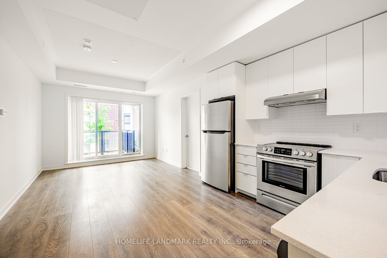 120 Canon Jackson Drive 201, Toronto, ON M6M 0B8 photo 4