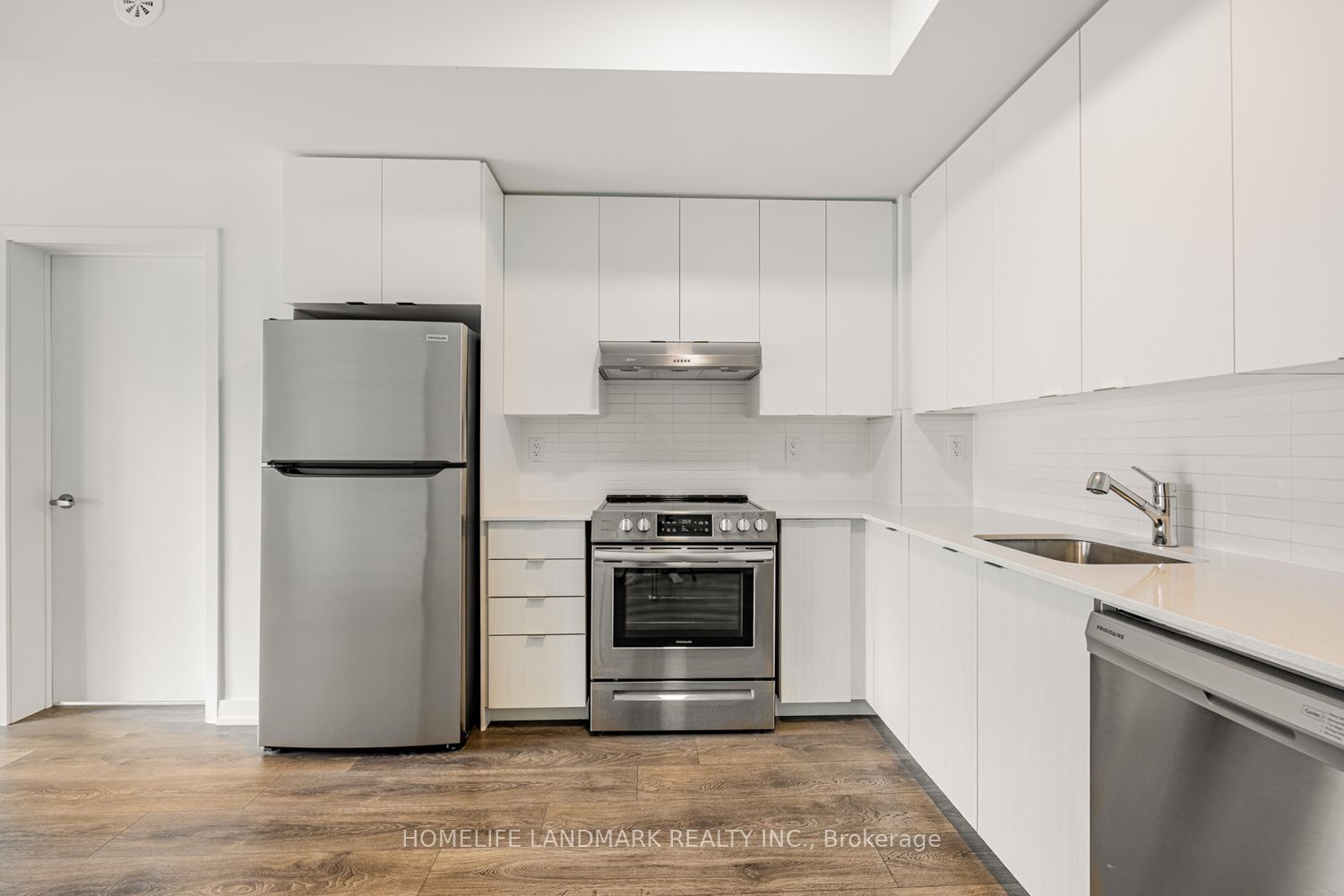 120 Canon Jackson Drive 201, Toronto, ON M6M 0B8 photo 5