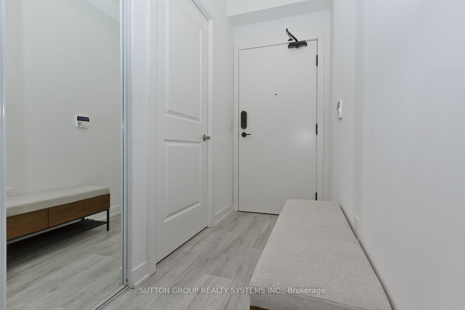 4655 Metcalfe Avenue 1409, Mississauga, ON L5M 0Z7 photo 2