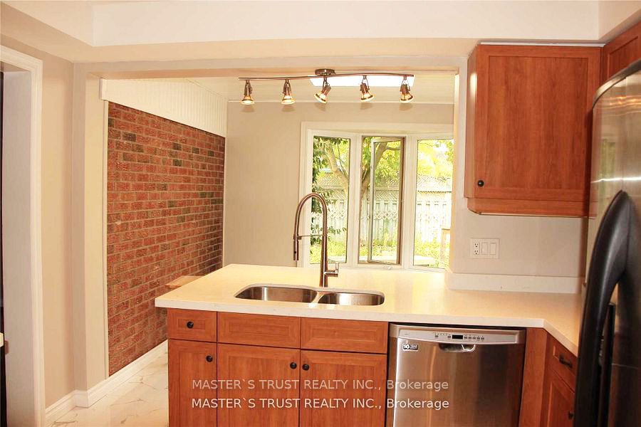 2253 Constance Drive, Oakville, ON L6J 5L8 photo 3