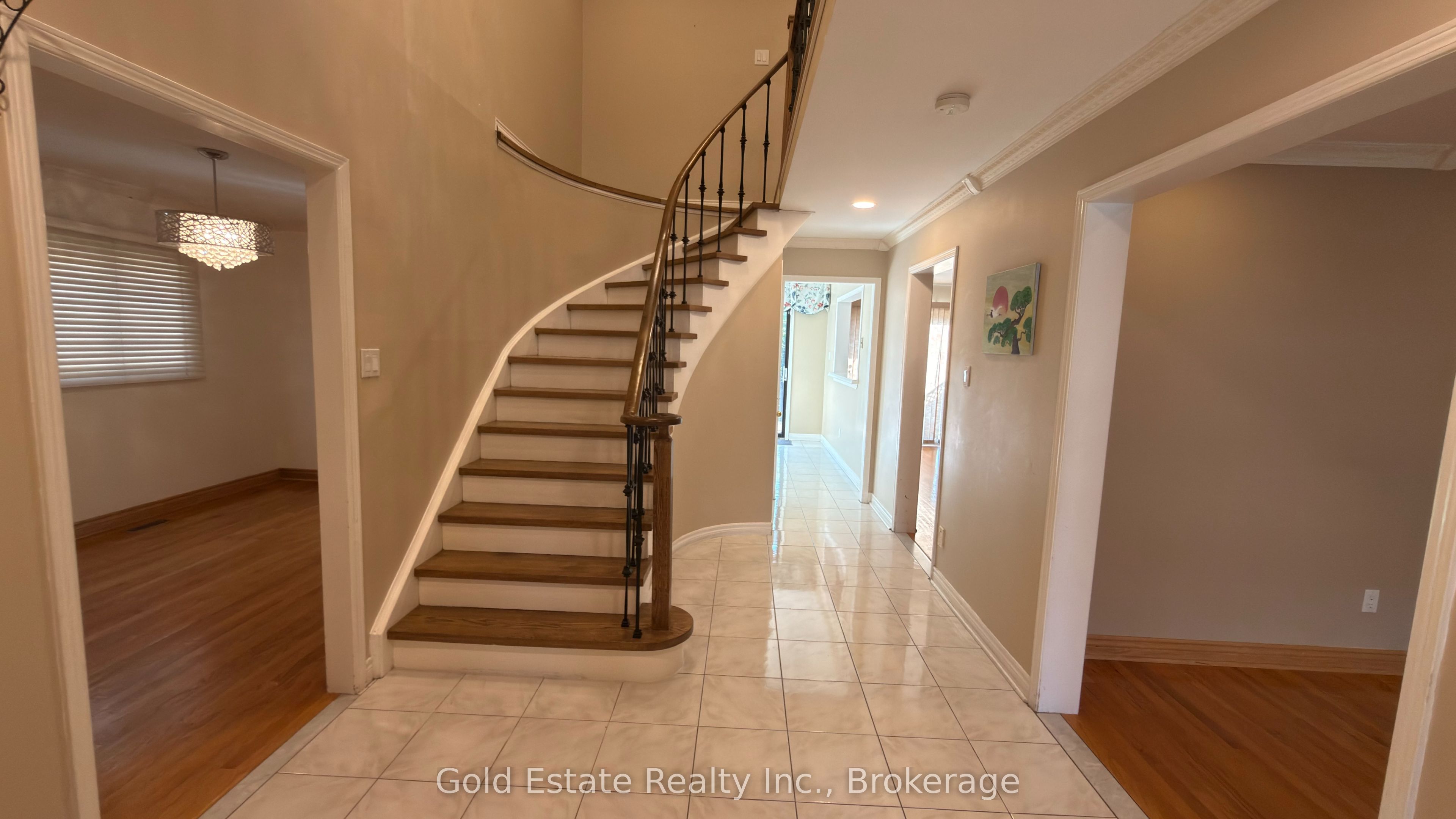 5202 Huntingfield Drive E, Mississauga, ON L5R 2L8 photo 2