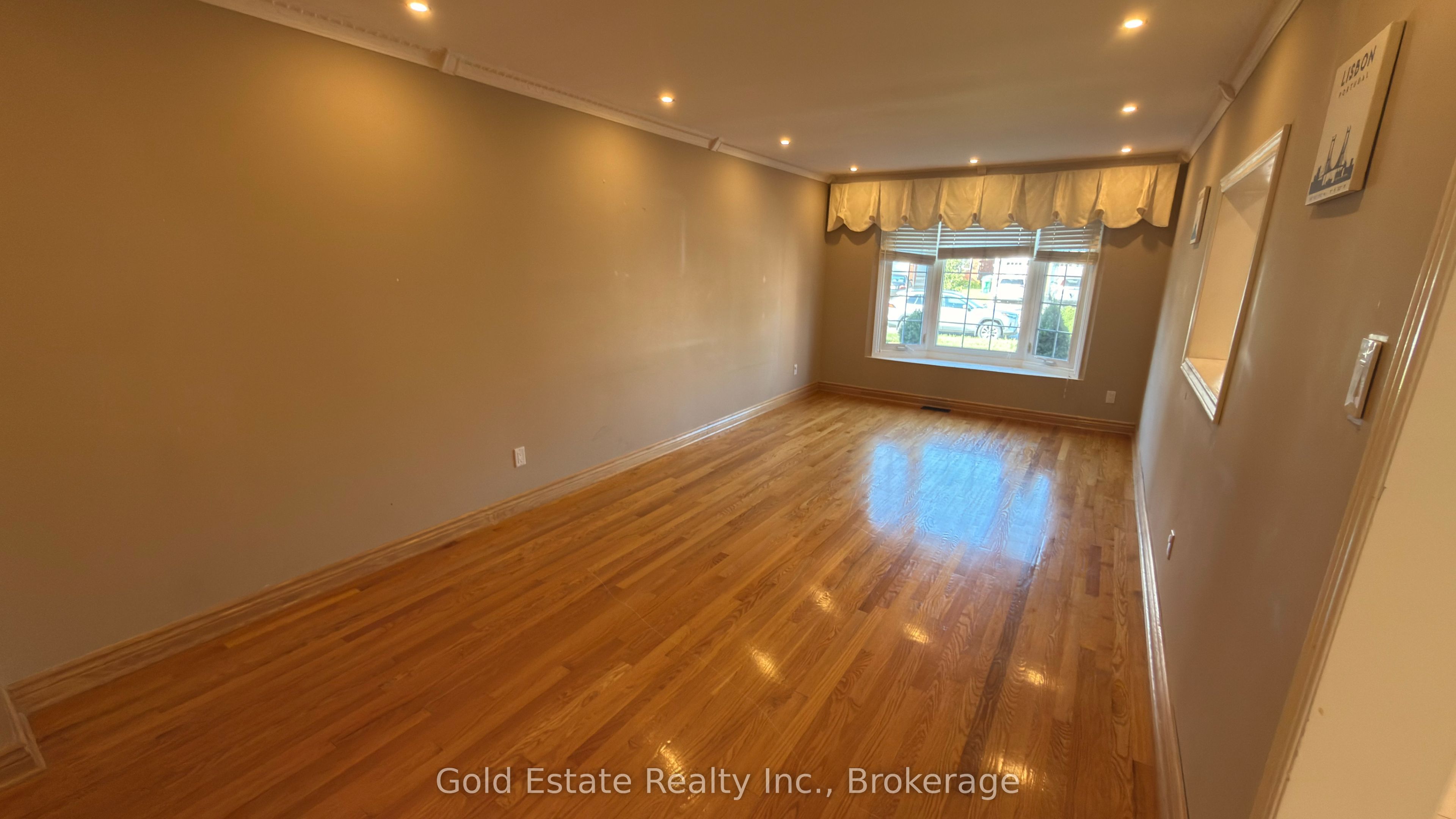 5202 Huntingfield Drive E, Mississauga, ON L5R 2L8 photo 3