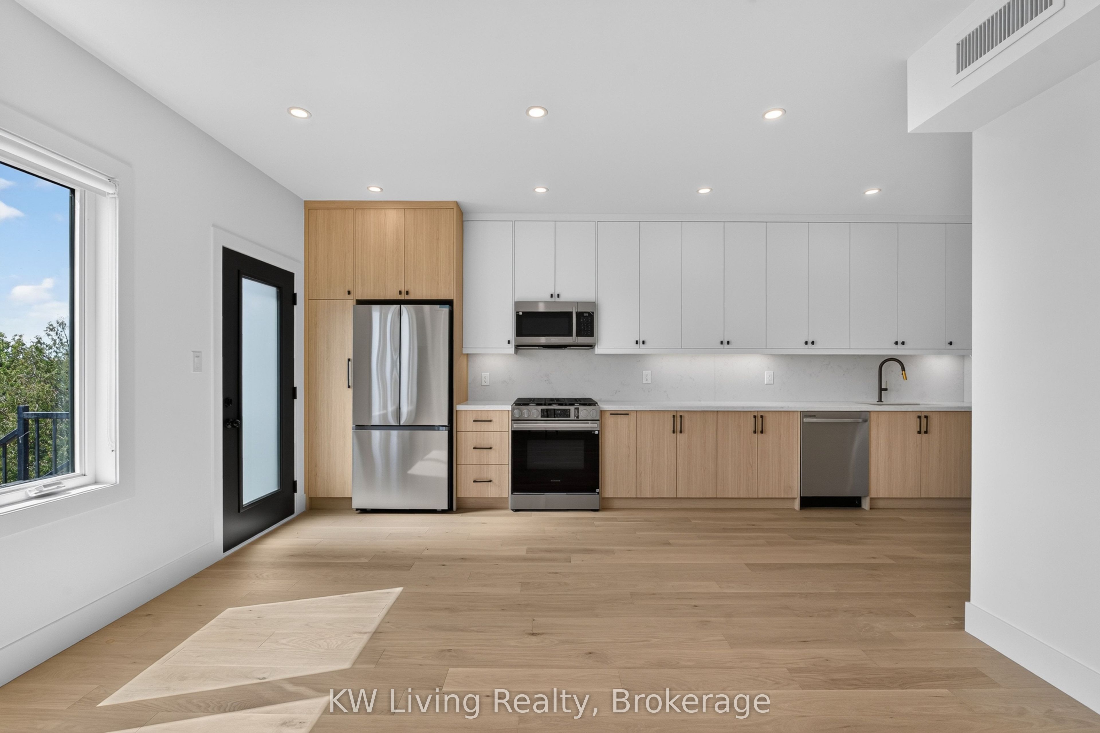 6 Kirknewton Road, Toronto, ON M6E 3Y1