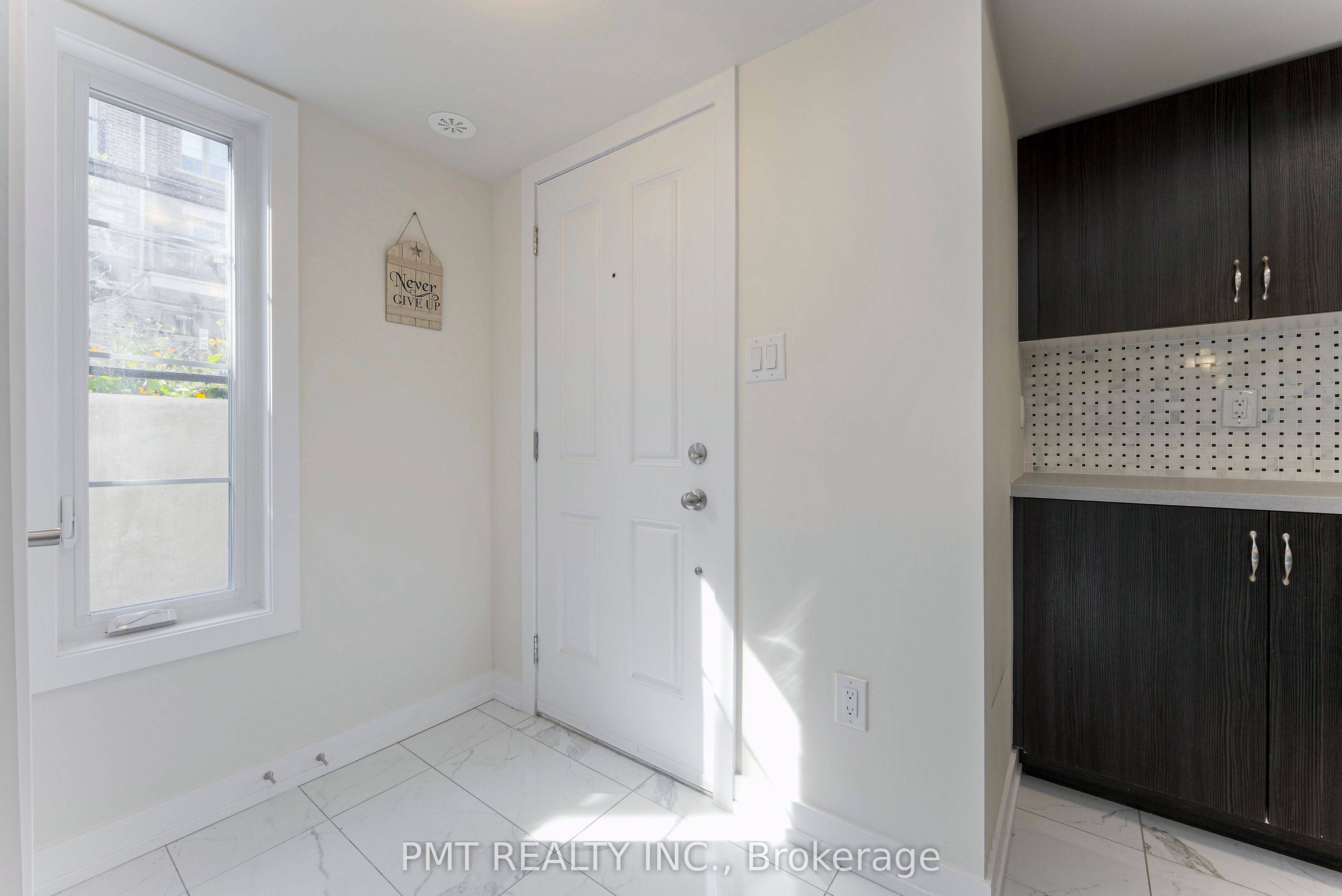 2355 Sheppard Avenue W 205, Toronto, ON M9M 0E7 photo 3