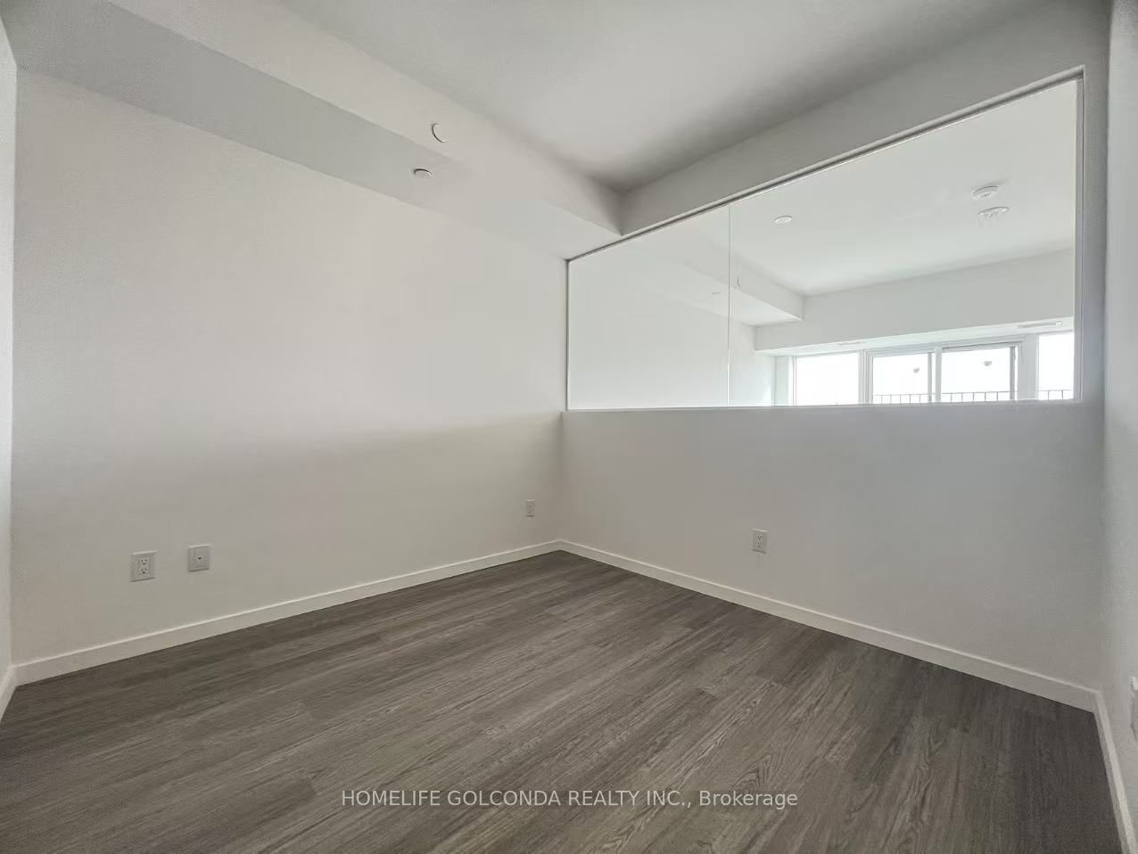 689 The Queensway 423, Toronto, ON M8Y 1L1 photo 3