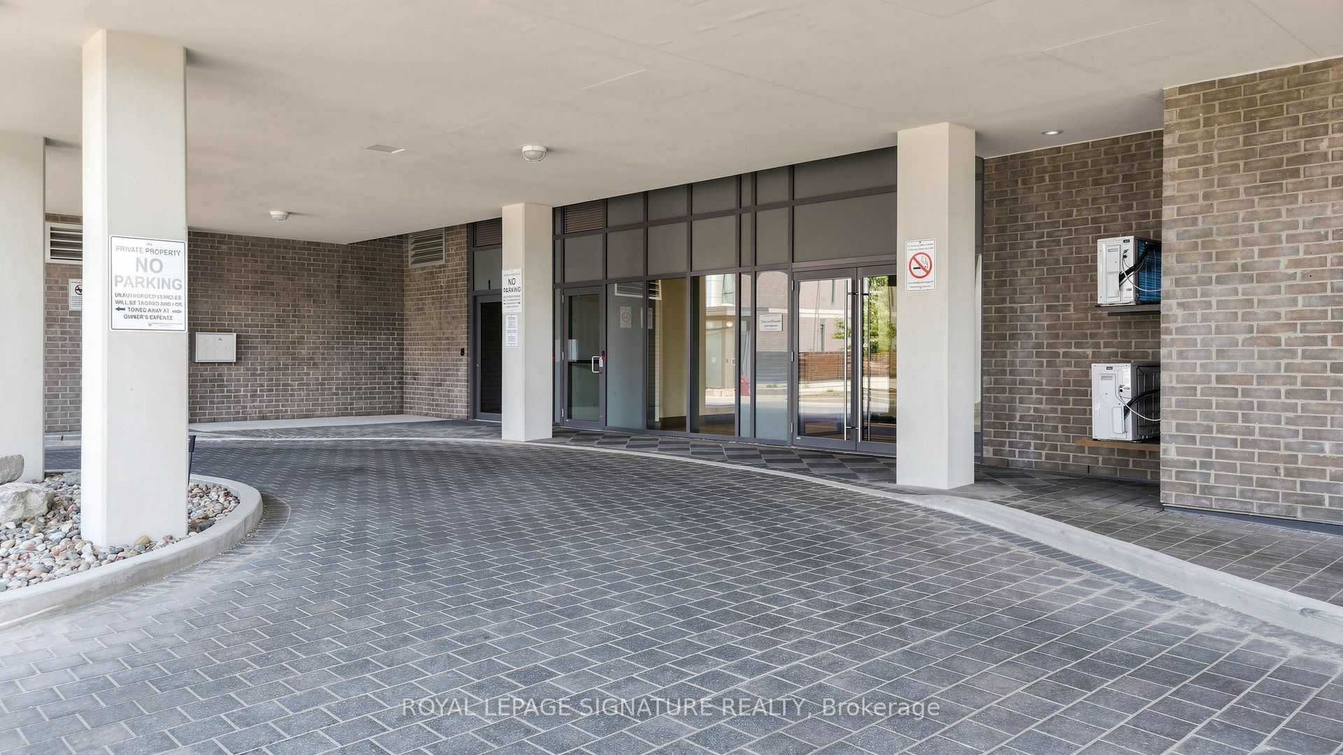 16 McAdam Avenue 403, Toronto, ON M6A 0C2 photo 4