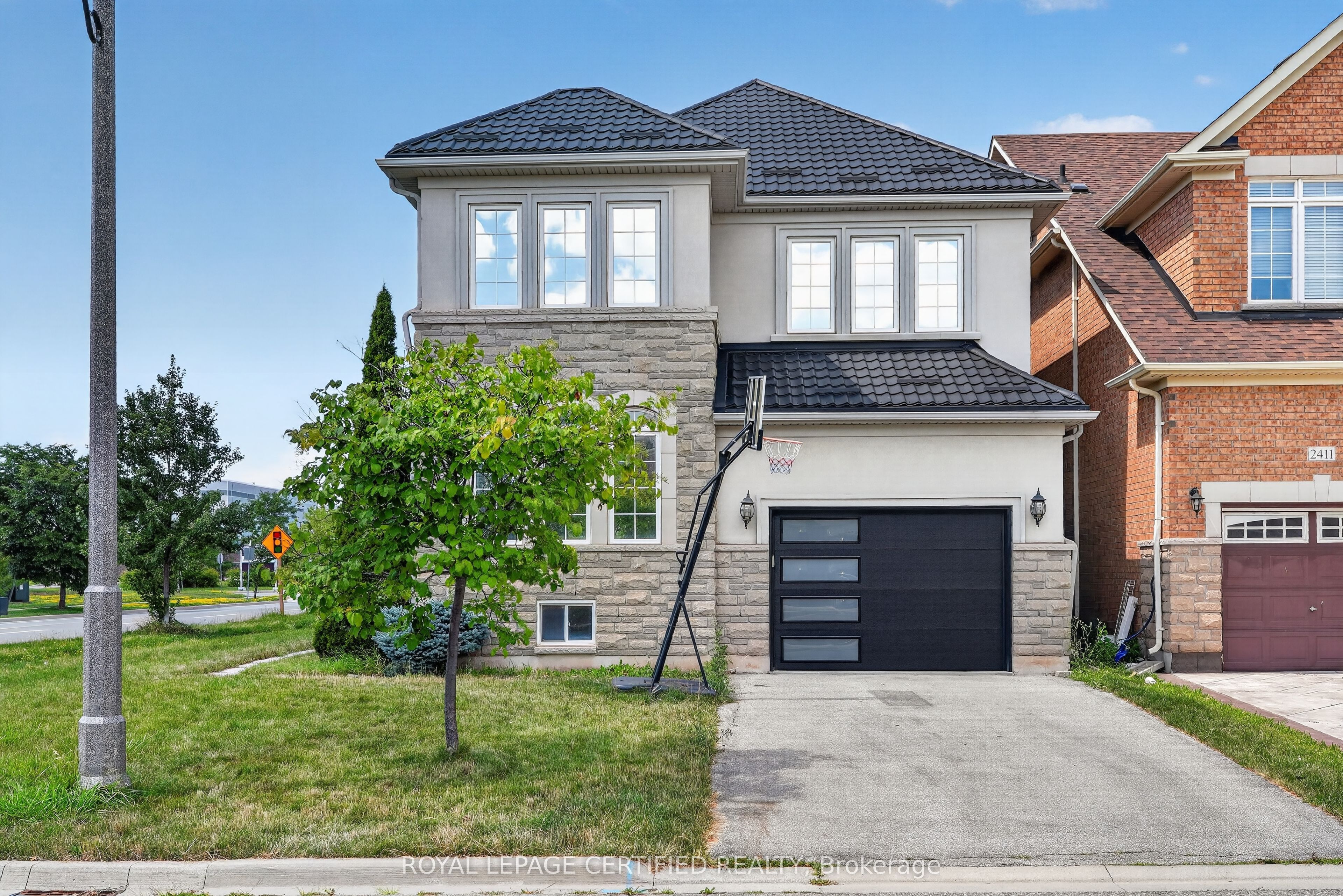 2561 Grand Oak Trail, Oakville, ON L6M 0R4 photo 3