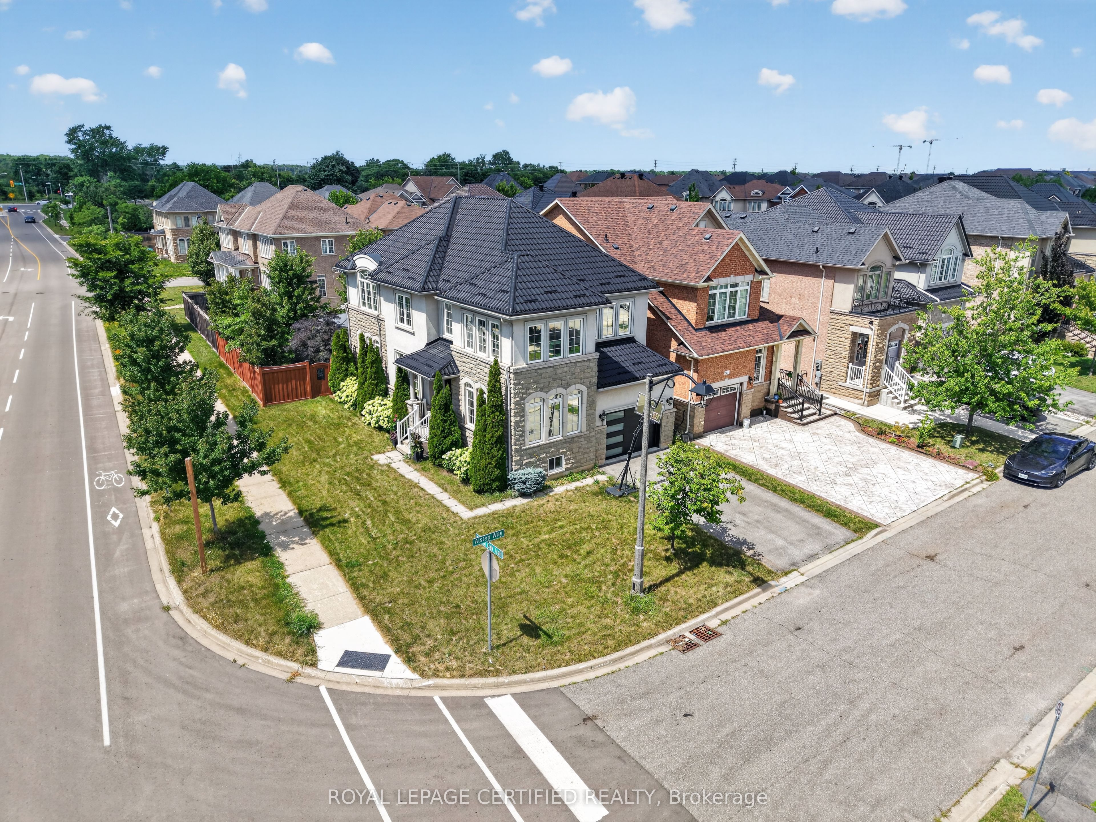 2561 Grand Oak Trail, Oakville, ON L6M 0R4 photo 4