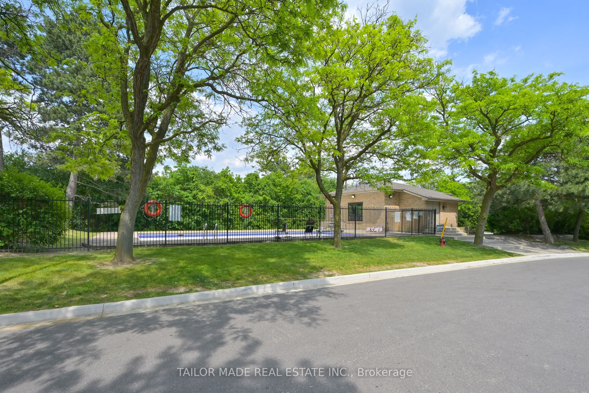 79 Guildford Crescent 79, Brampton, ON L6S 3K2 photo 2