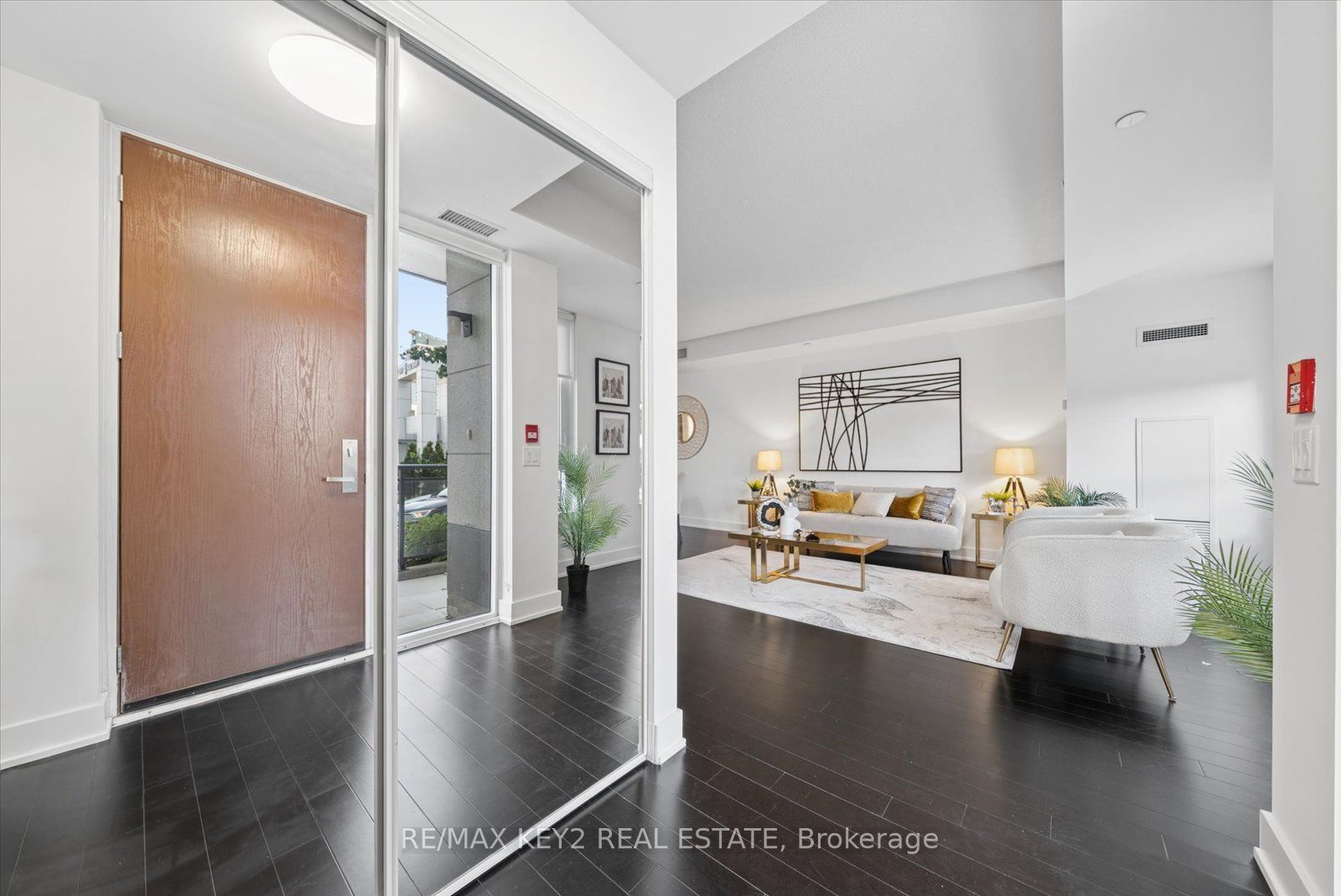 4011 Brickstone Mews TH6, Mississauga, ON L5B 0G3 photo 2