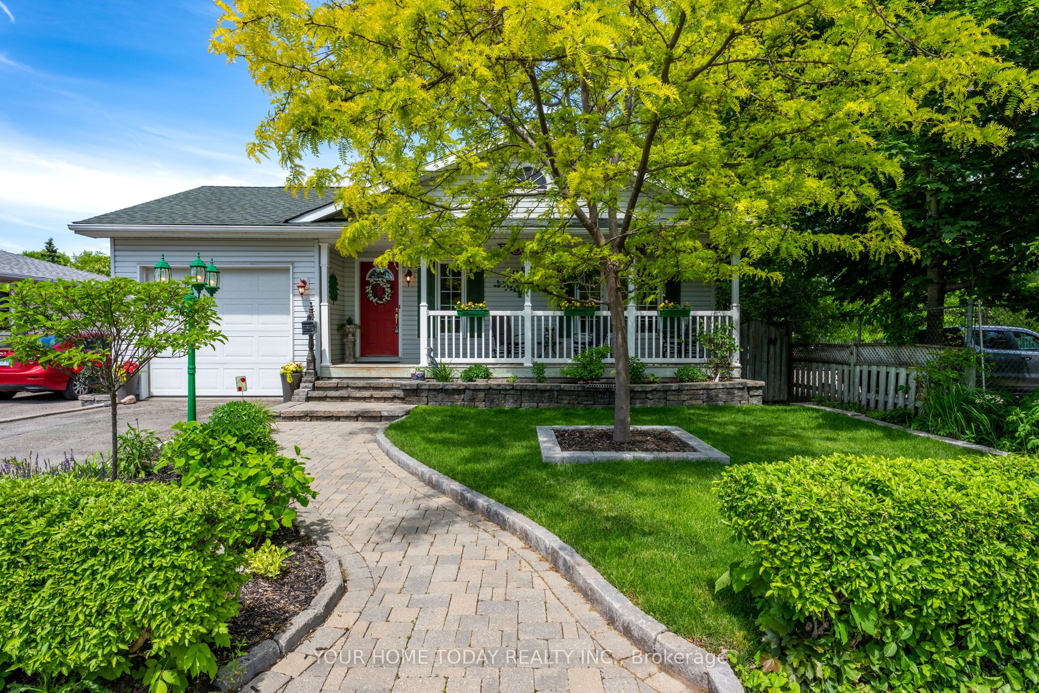 16 Normandy Boulevard, Halton Hills, ON L7G 1W1 photo 2