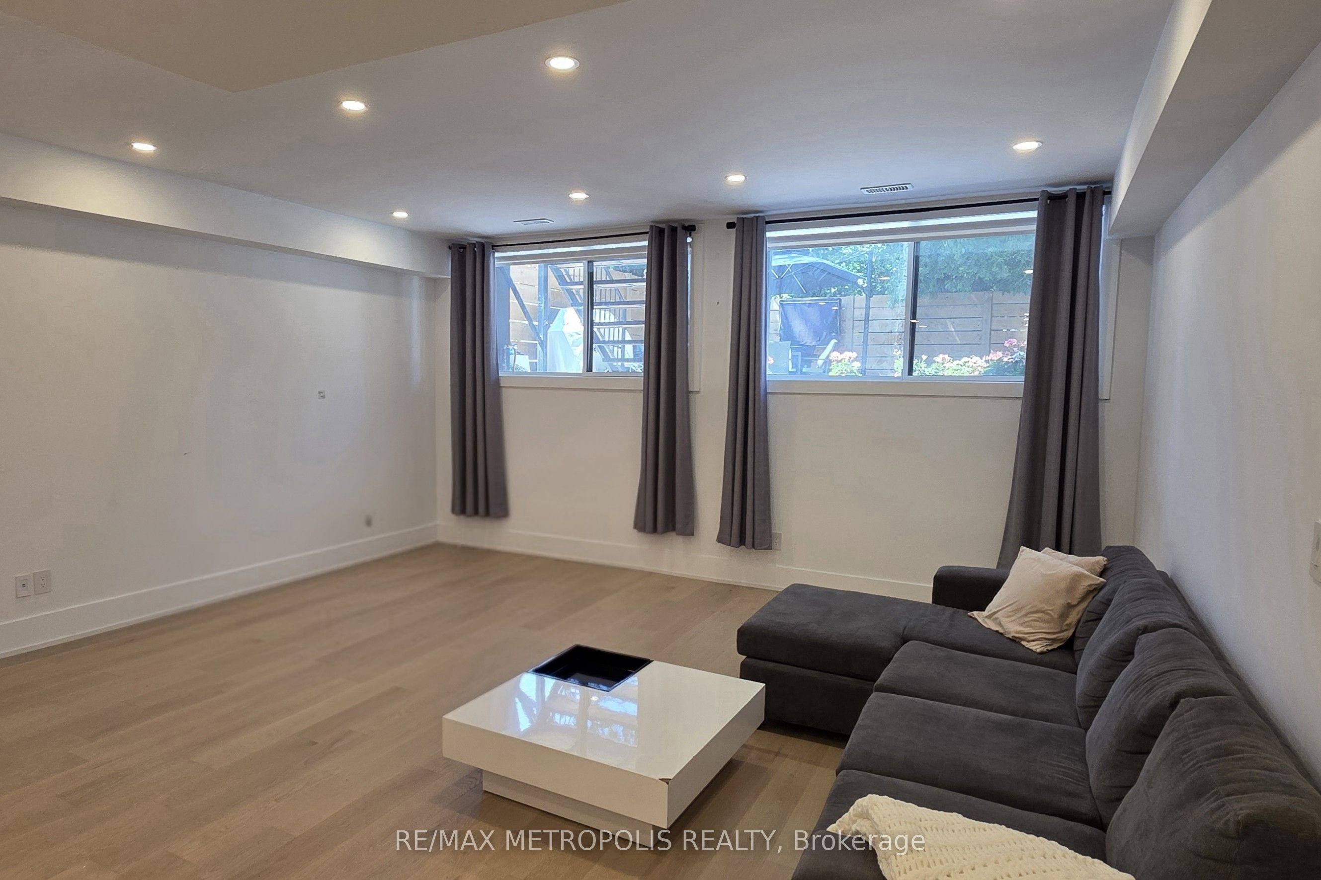 1218A Islington Avenue Basement, Toronto, ON M8Z 4T1 photo 4