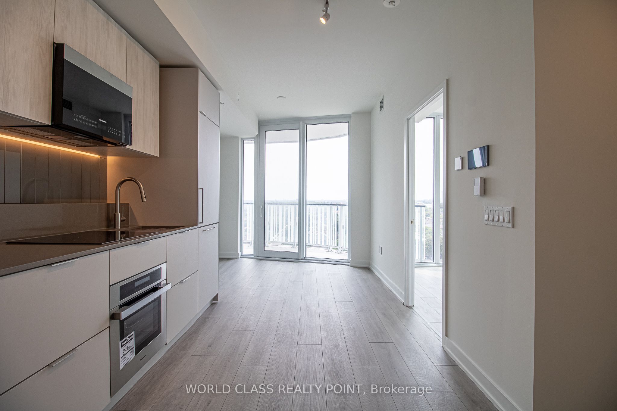 1 Fairview Road E 1210, Mississauga, ON L5A 0B4 photo 2