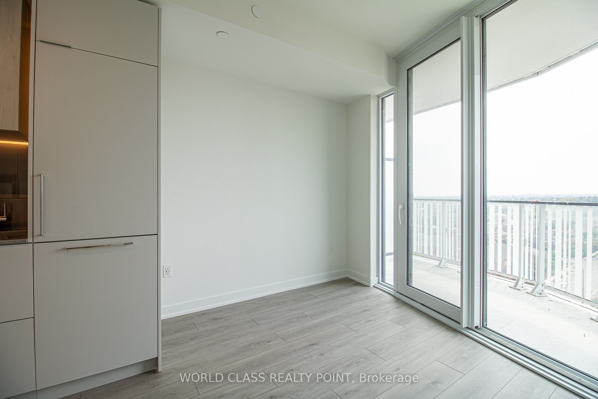 1 Fairview Road E 1210, Mississauga, ON L5A 0B4 photo 5