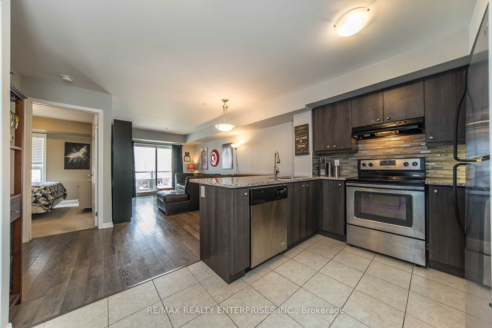 1045 Nadalin Heights 302, Milton, ON L9T 8R5 photo 5
