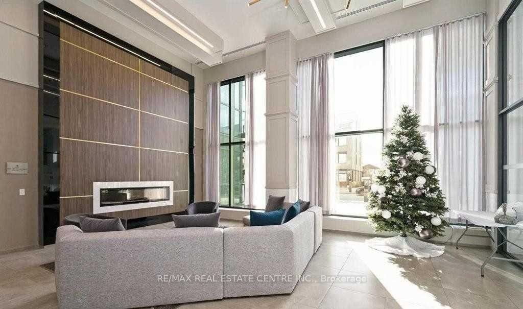 4085 Parkside Village Drive 309, Mississauga, ON L5B 0K8 photo 3