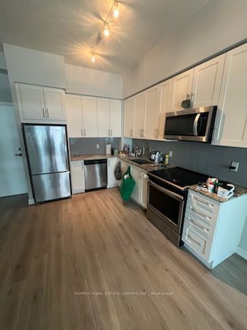 4085 Parkside Village Drive 309, Mississauga, ON L5B 0K8 photo 5