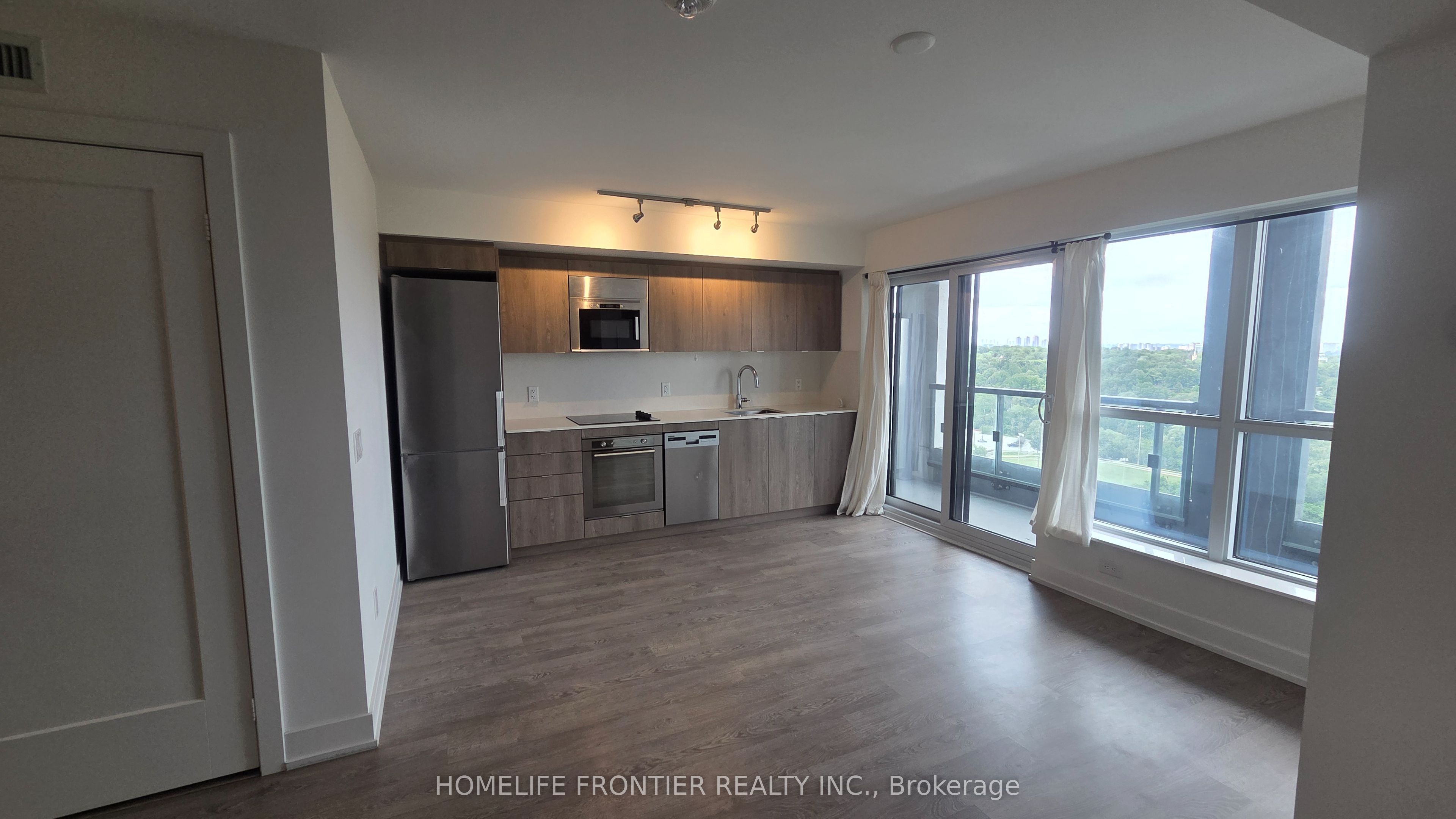 5 Mabelle Avenue 1527, Toronto, ON M9A 0C8 photo 4