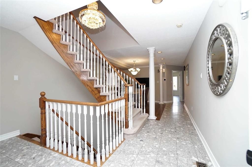 4887 Natkarni Crescent, Mississauga, ON L5V 1L4 photo 4