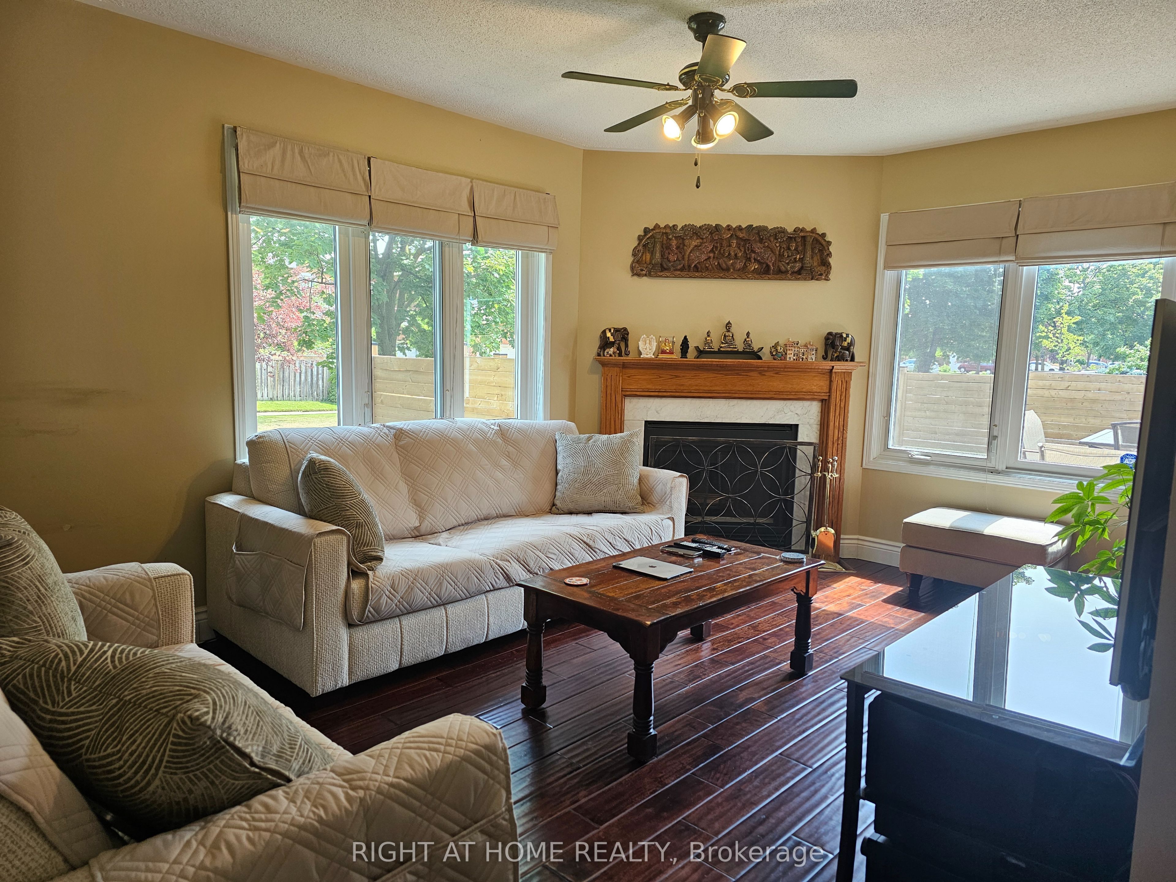 710 Ashprior Avenue, Mississauga, ON L5R 3N8 photo 2