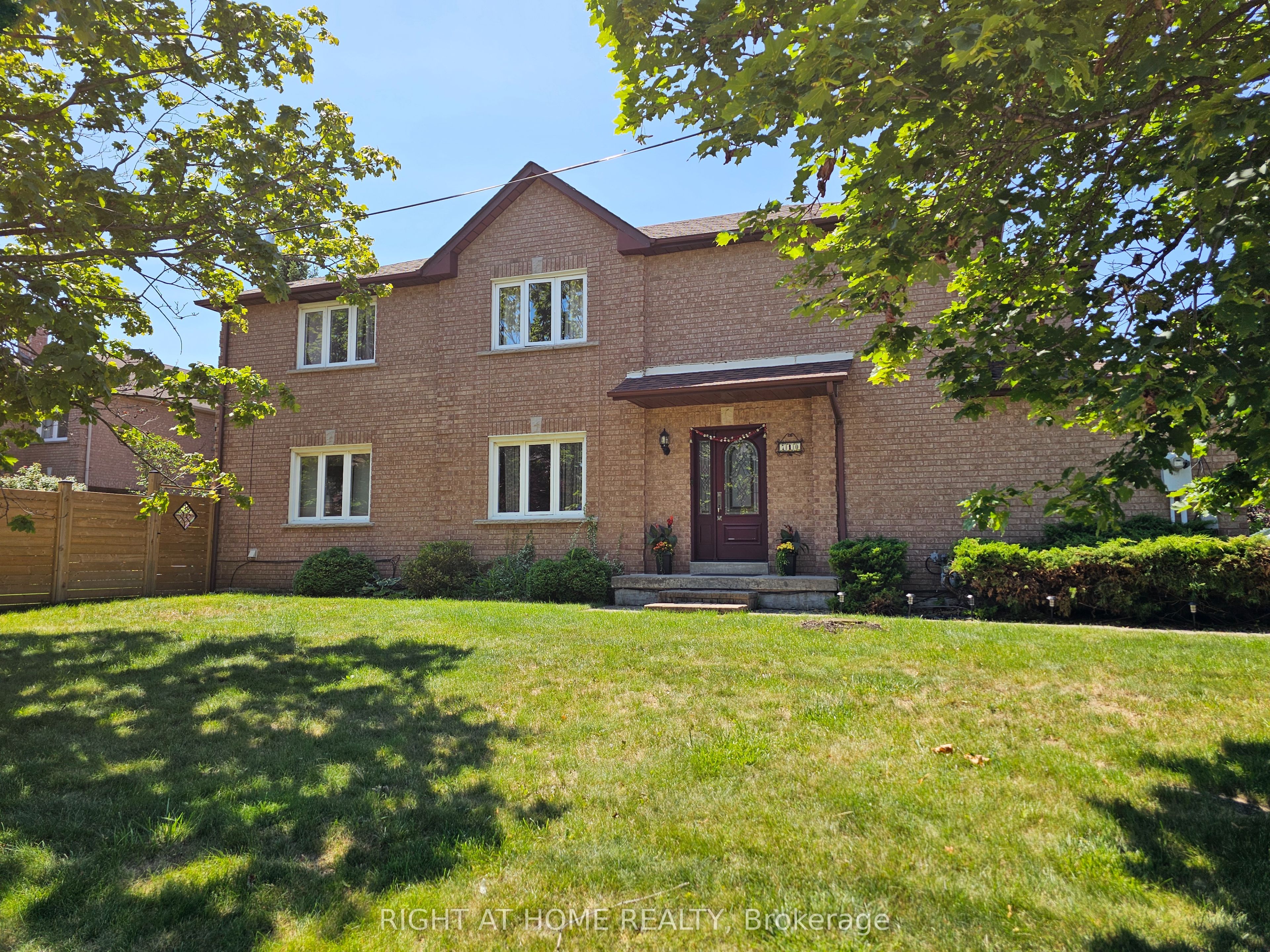 710 Ashprior Avenue, Mississauga, ON L5R 3N8 photo 3