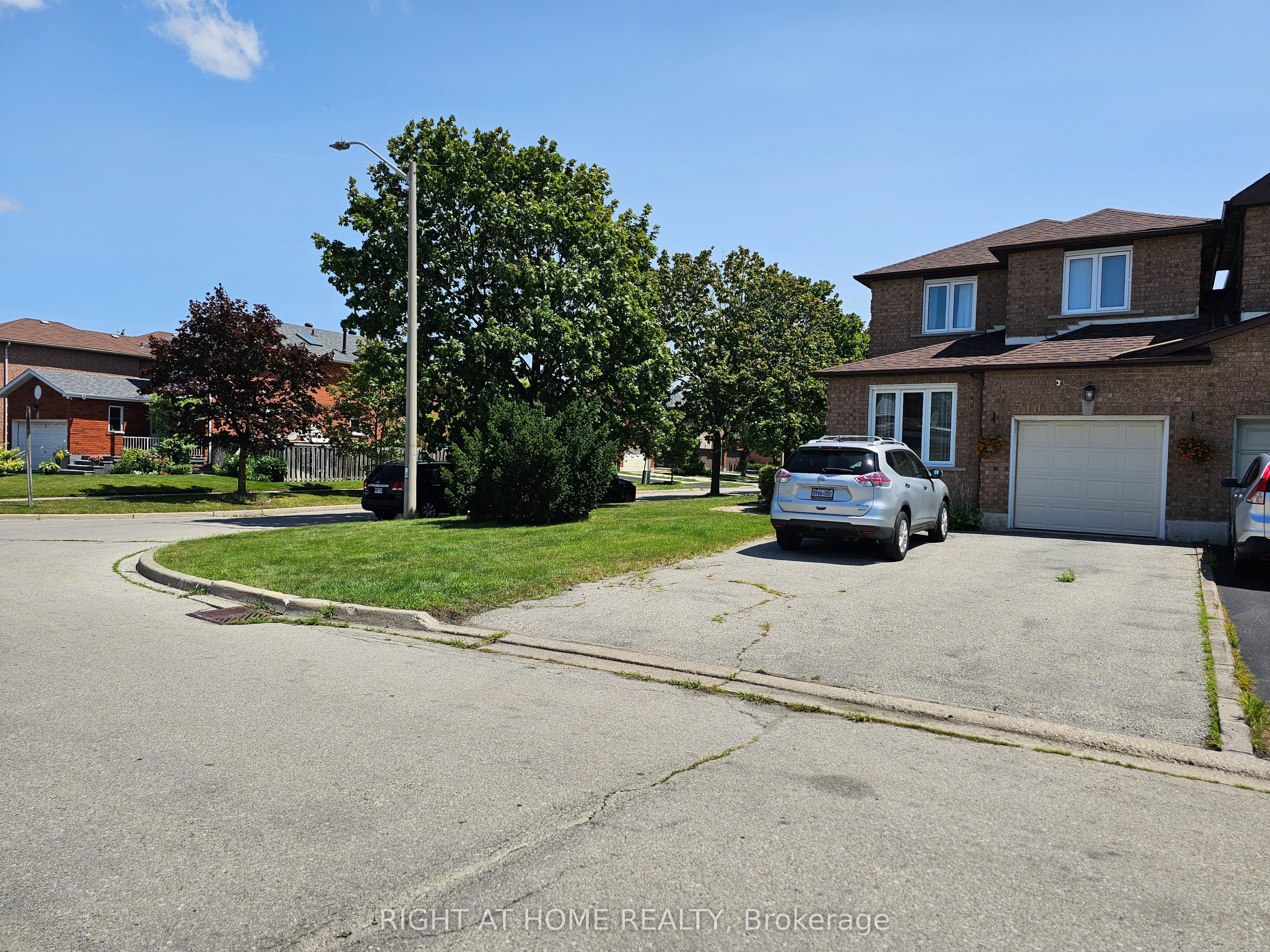 710 Ashprior Avenue, Mississauga, ON L5R 3N8 photo 5