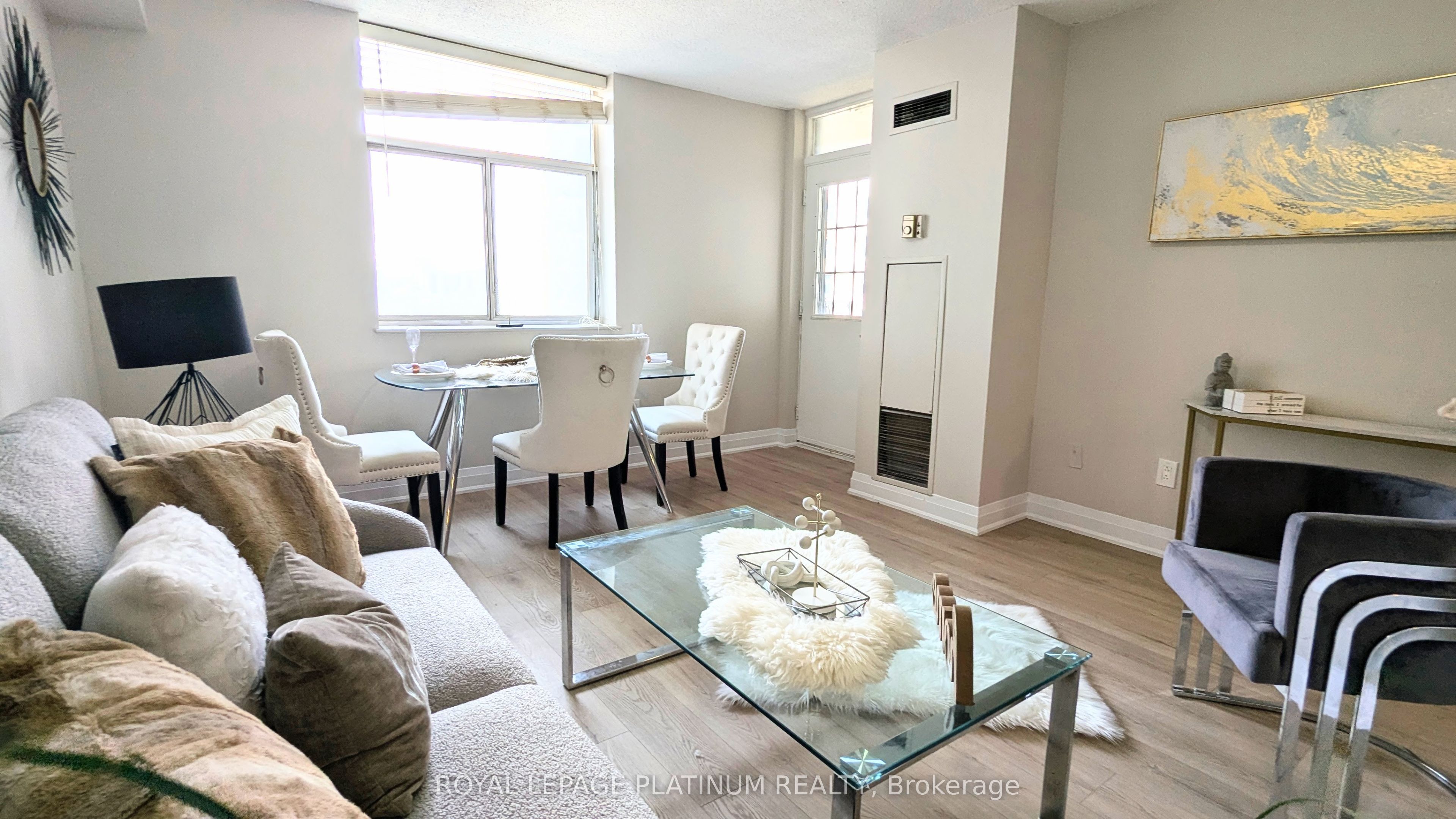 3559 Eglinton Avenue W 704, Toronto, ON M6M 5C6 photo 2
