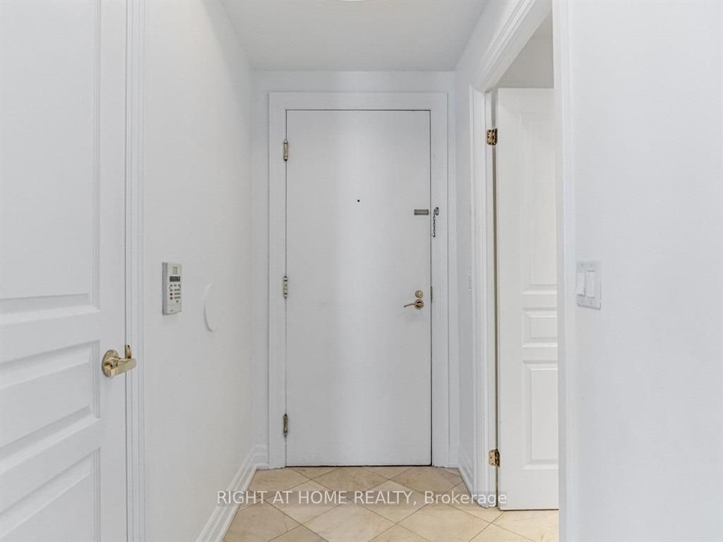 2087 W Lake Shore Boulevard 207, Toronto, ON M8V 4G3 photo 3