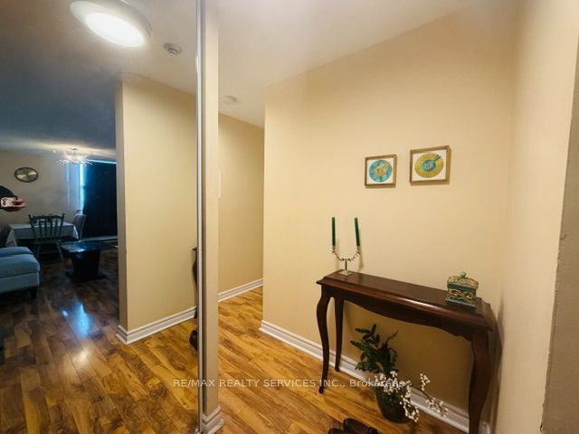 25 Kensington Road 1402, Brampton, ON L6T 3W8 photo 2