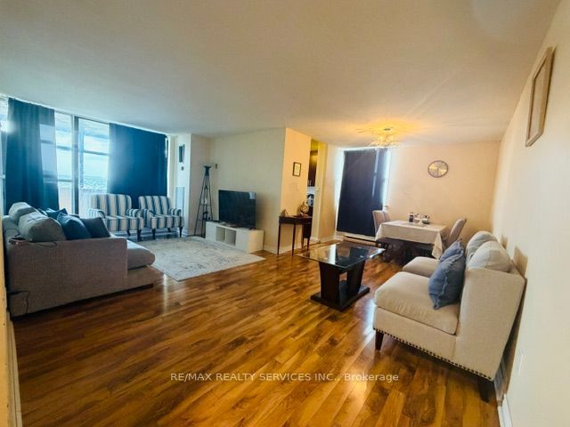 25 Kensington Road 1402, Brampton, ON L6T 3W8 photo 5
