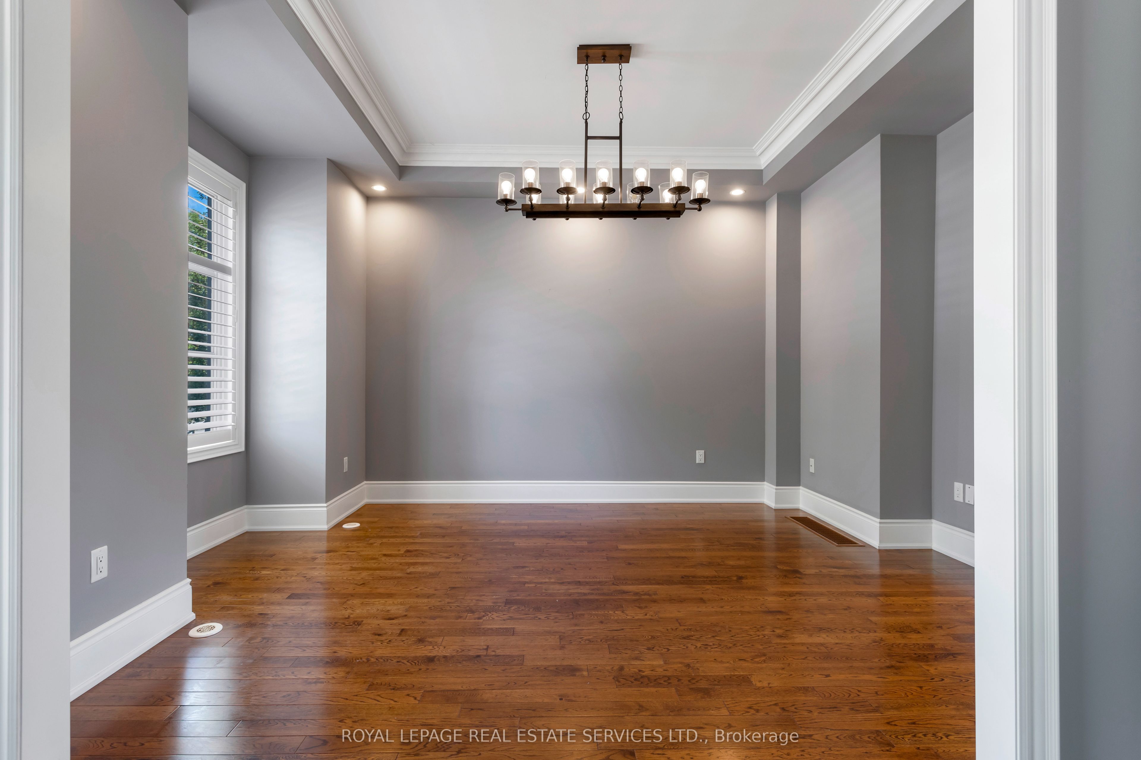 216 Rebecca Street, Oakville, ON L6K 1J9 photo 4