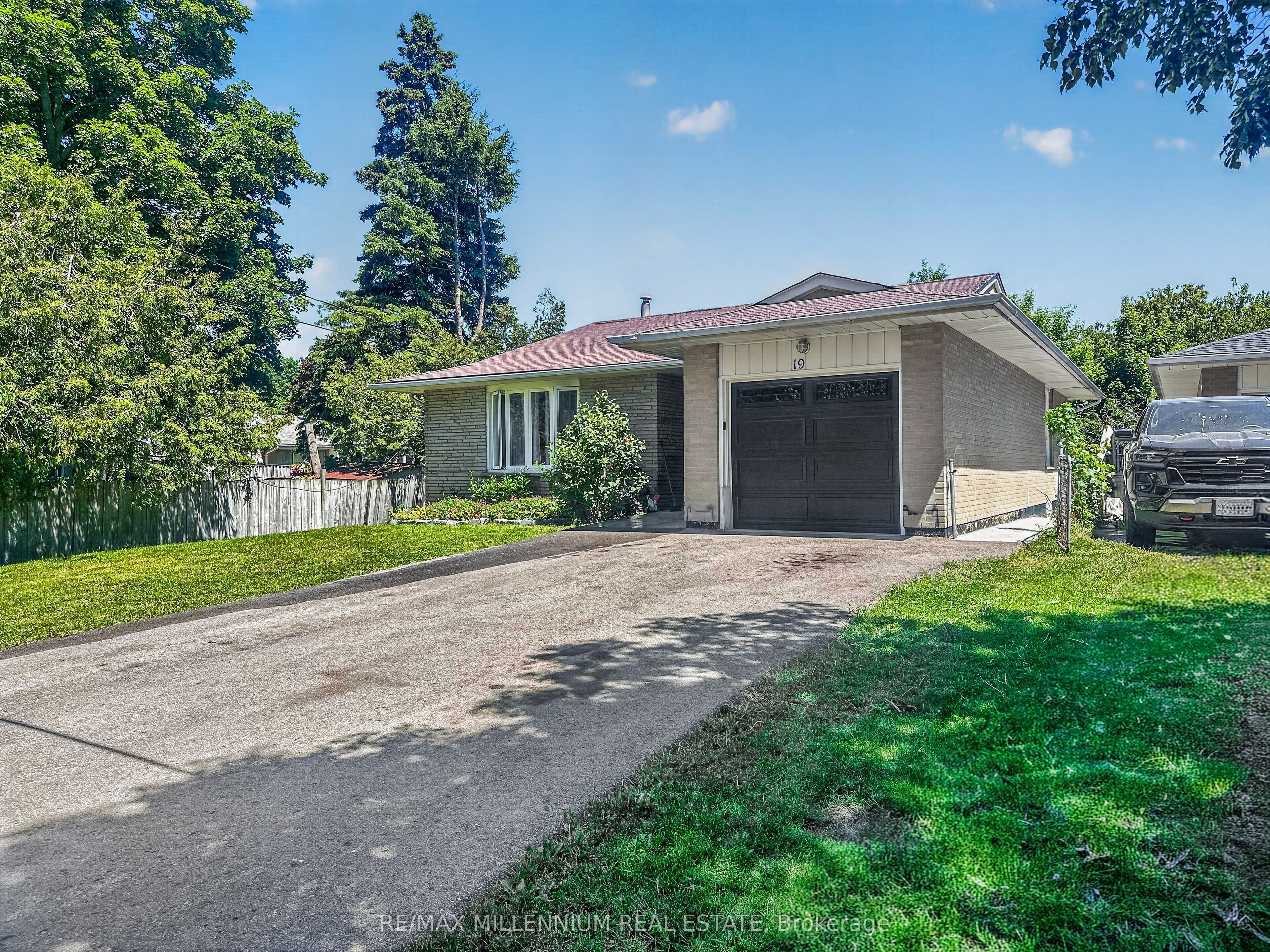 19 Cardwell Street, Orangeville, ON L9W 2V7 photo 2