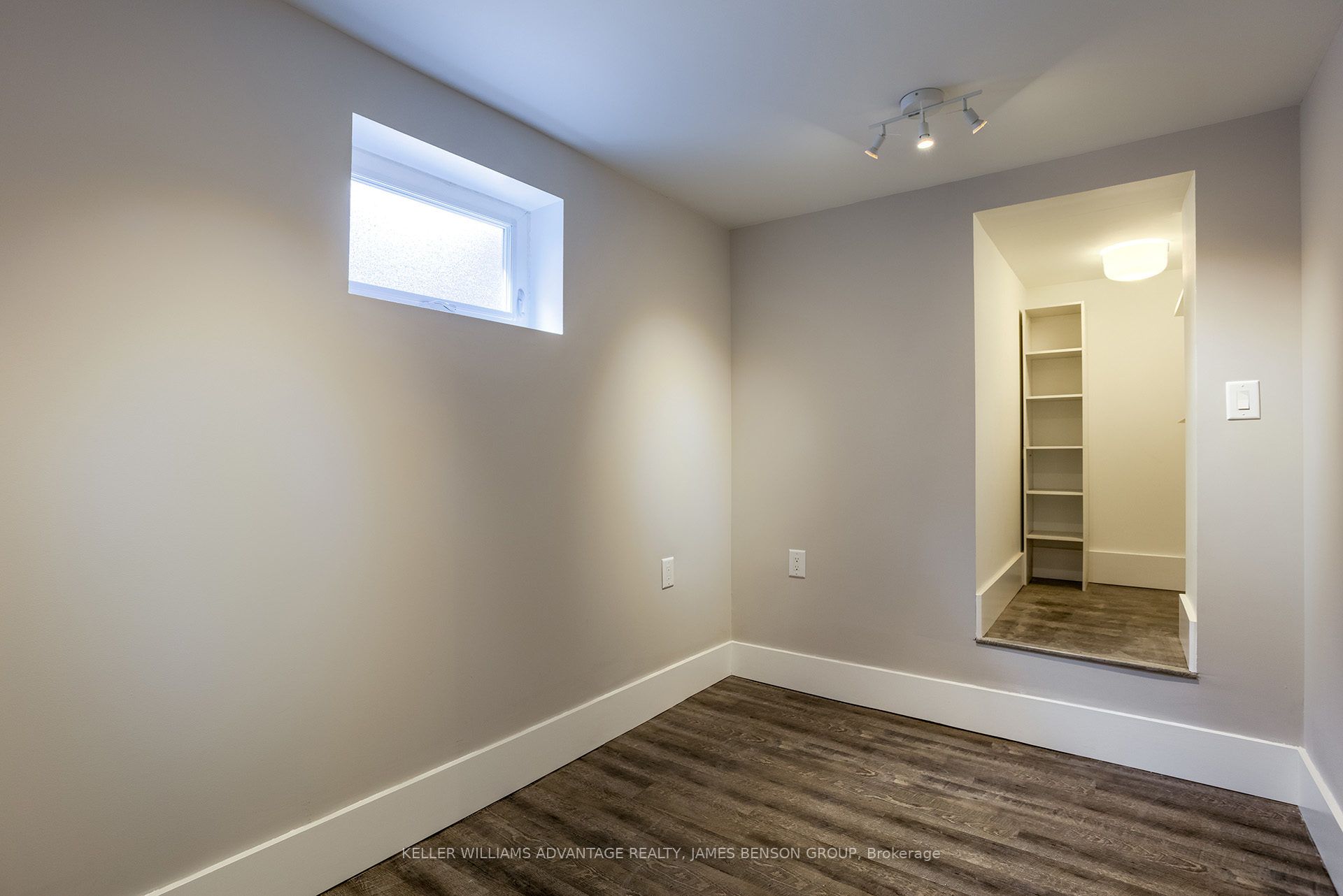 53 Pearson Avenue Lower, Toronto, ON M6R 1G3 photo 4