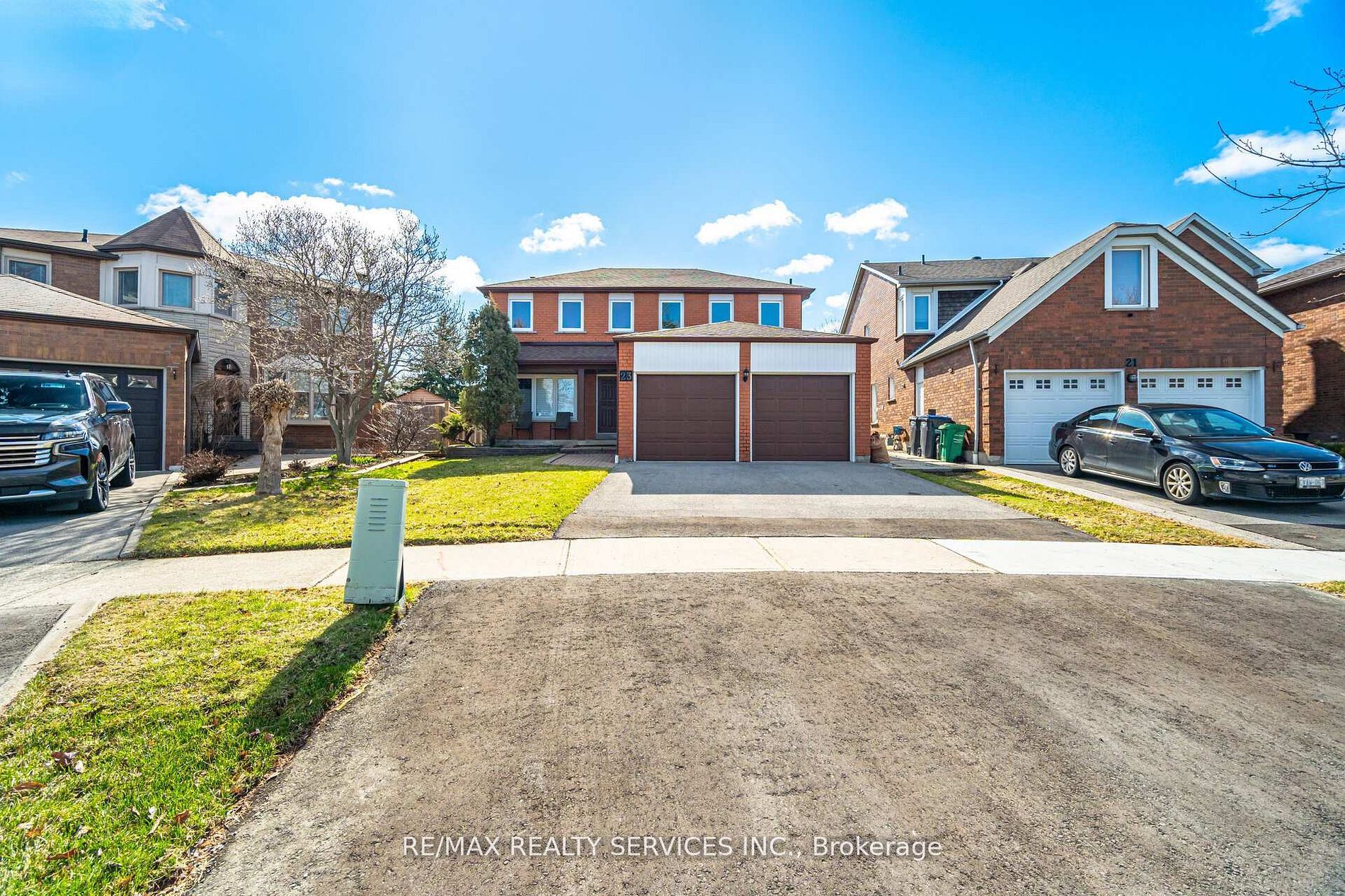 23 Newbury Crescent, Brampton, ON L6S 5M3 photo 2