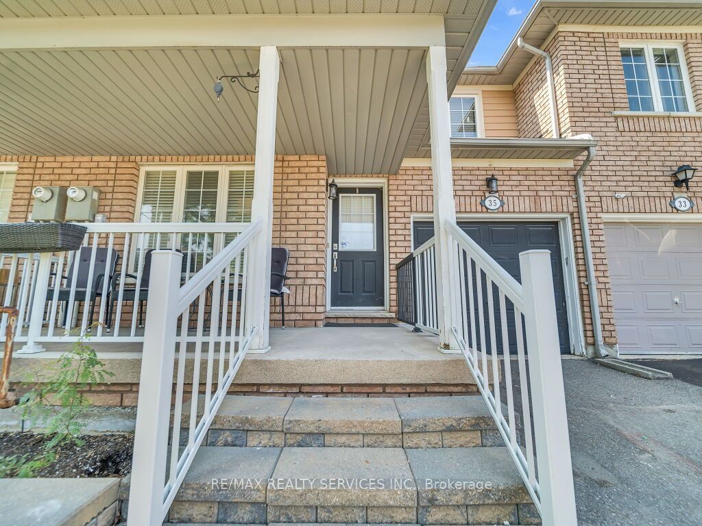 35 Peachleaf Crescent, Brampton, ON L7A 2B4 photo 4