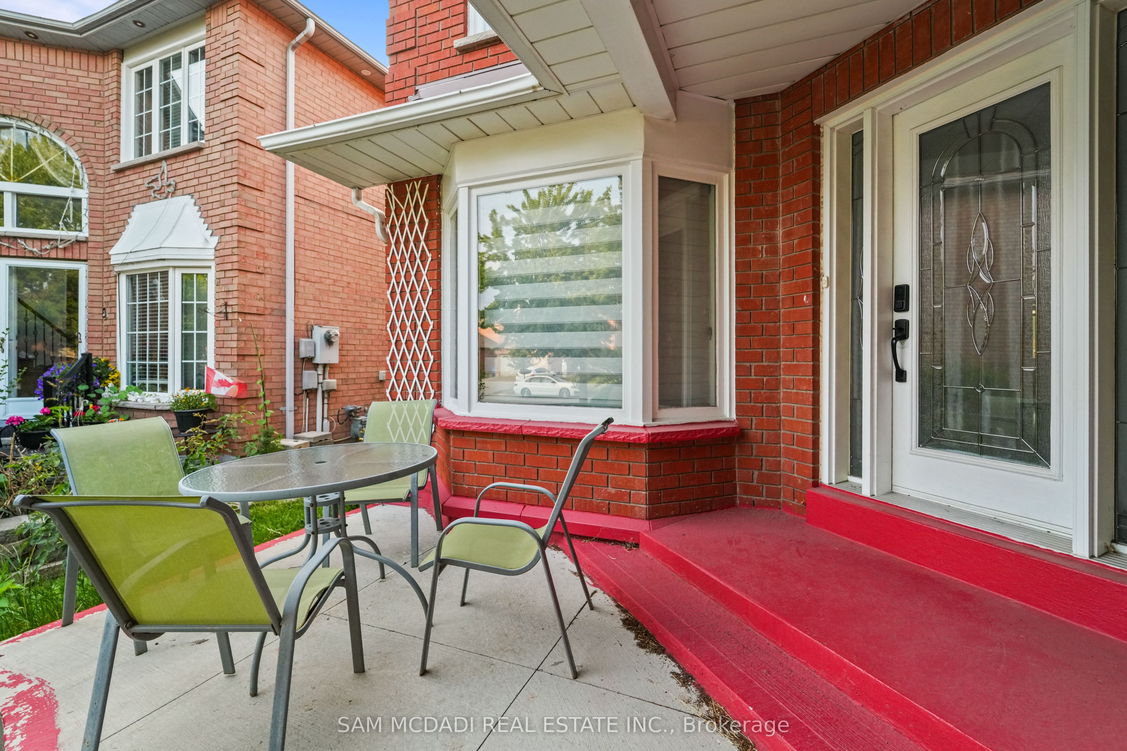 4778 Crystal Rose Drive, Mississauga, ON L5V 1G9 photo 2
