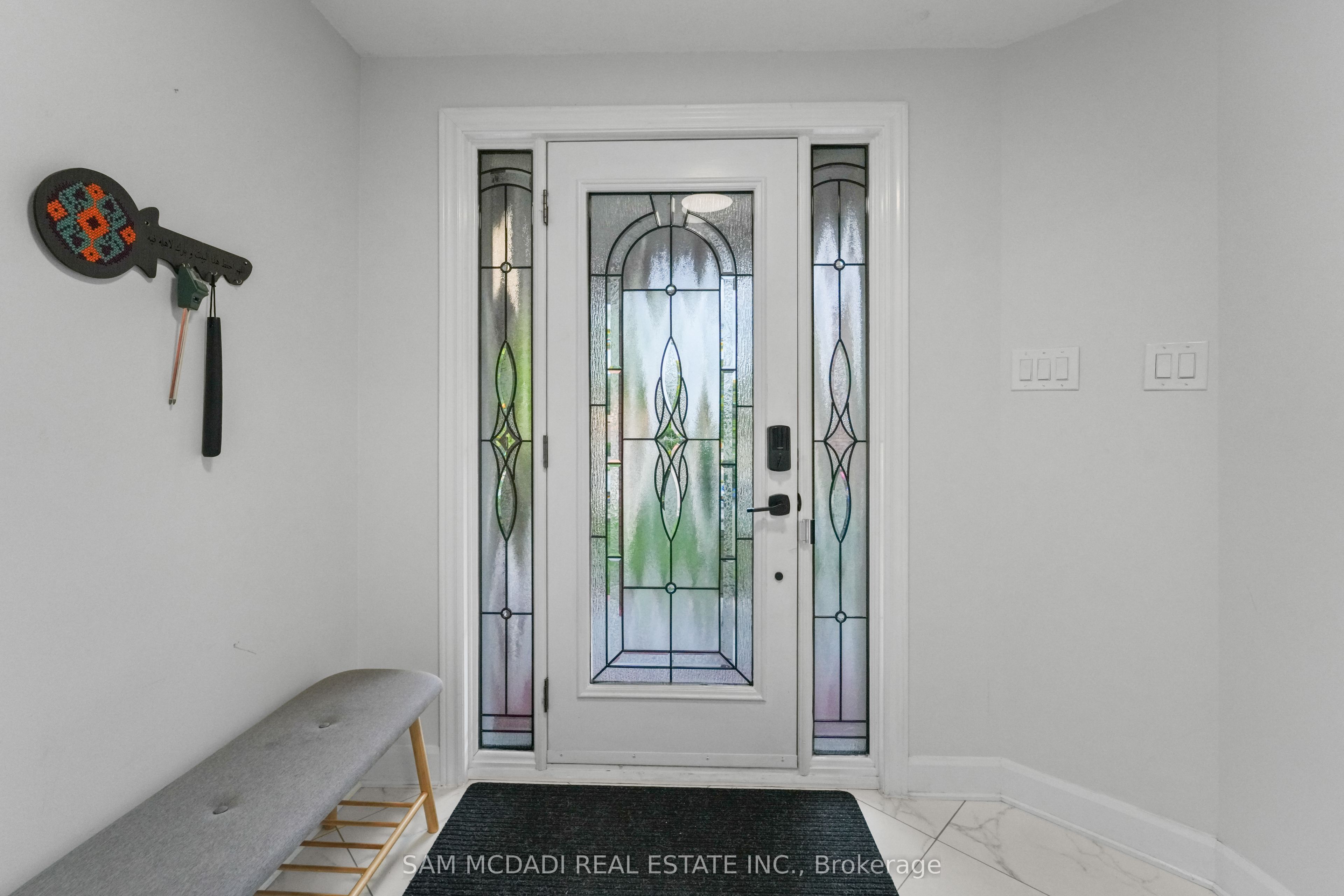 4778 Crystal Rose Drive, Mississauga, ON L5V 1G9 photo 4