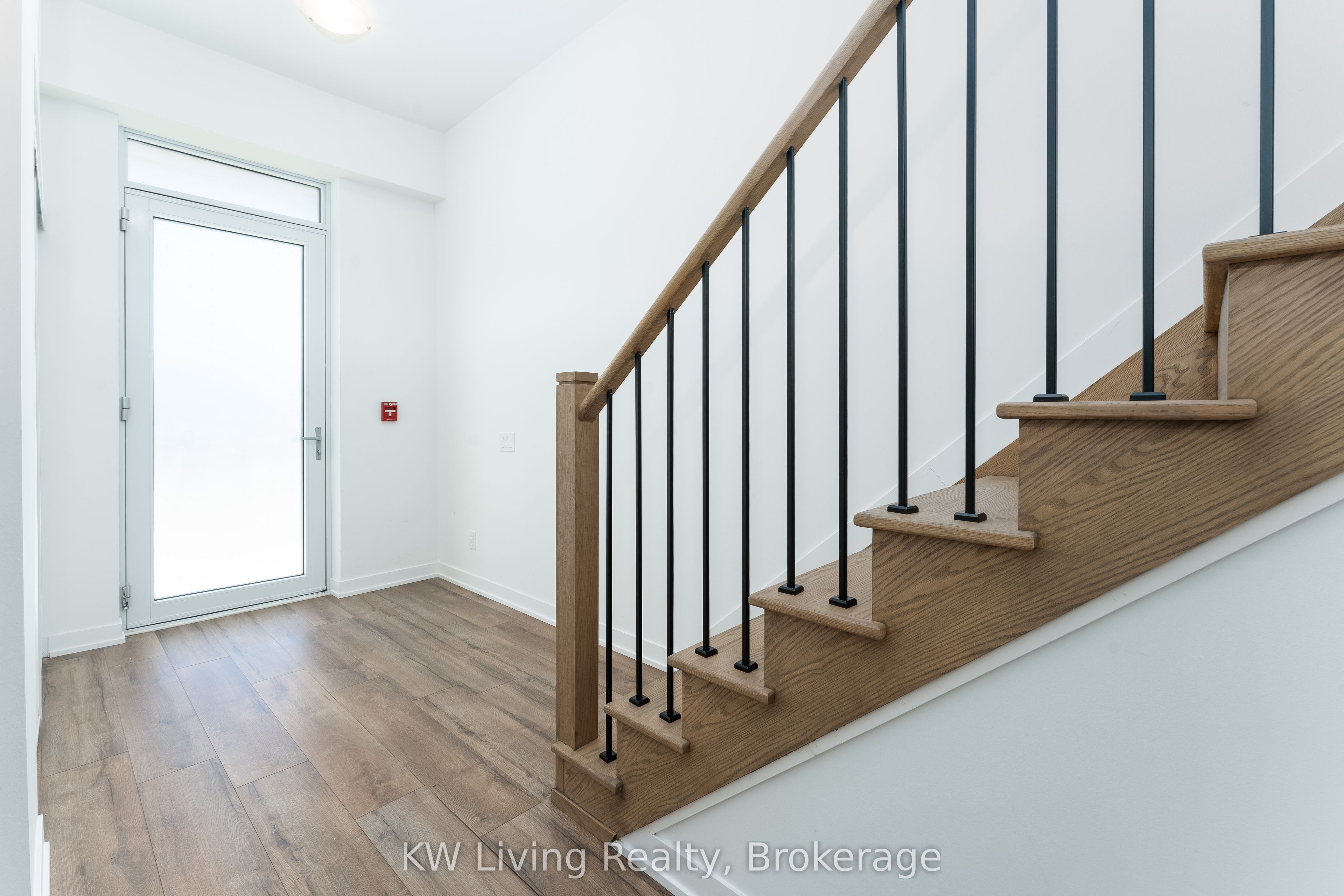 121 Ford Street 109, Toronto, ON M6N 3A2 photo 3