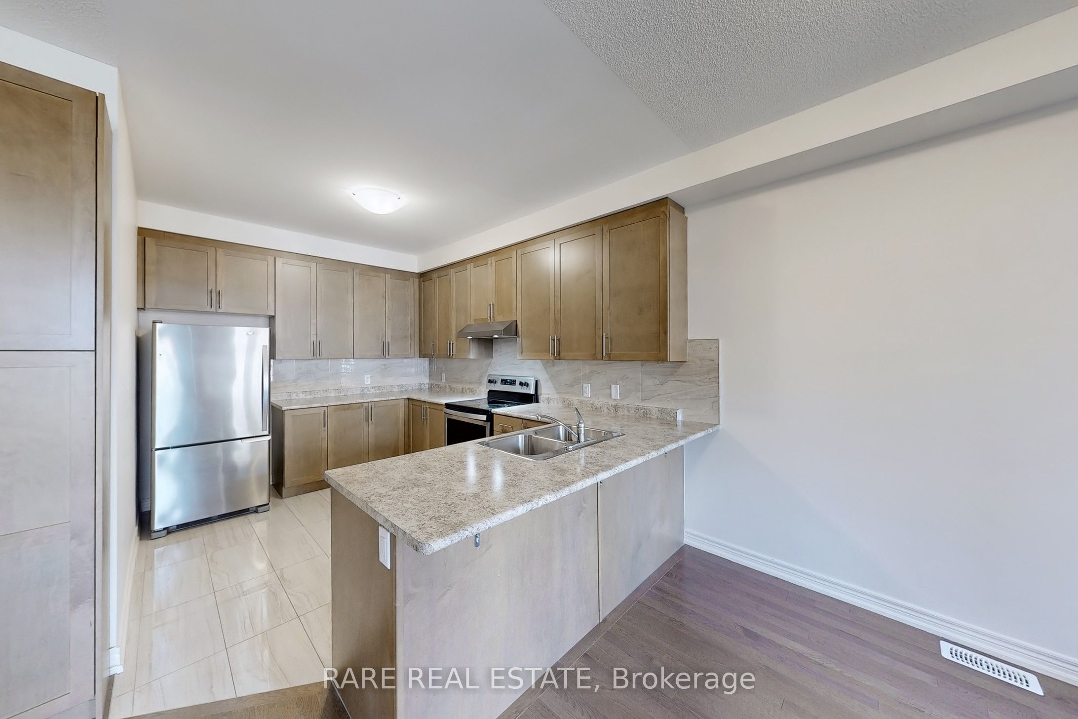 87 Fruitvale Circle, Brampton, ON L7A 5C1 photo 2