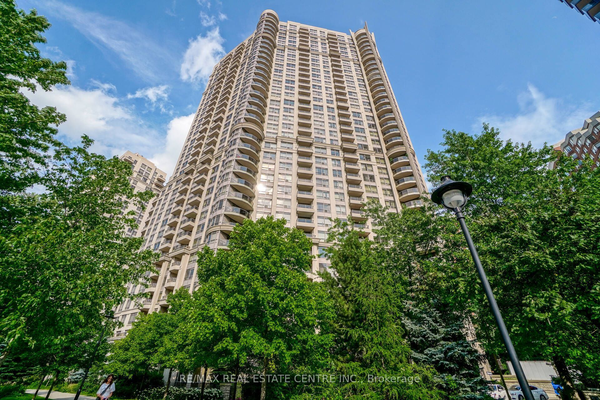 310 Burnhamthorpe Road W 1704, Mississauga, ON L5B 4P9 photo 2