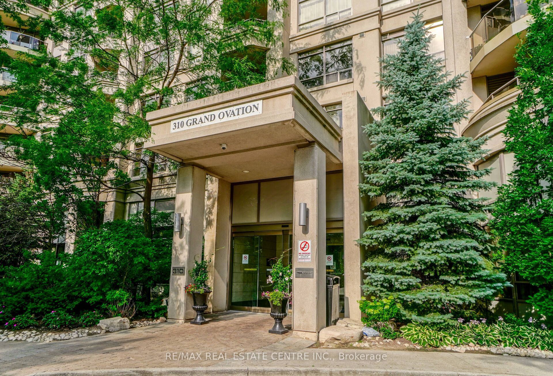 310 Burnhamthorpe Road W 1704, Mississauga, ON L5B 4P9 photo 3